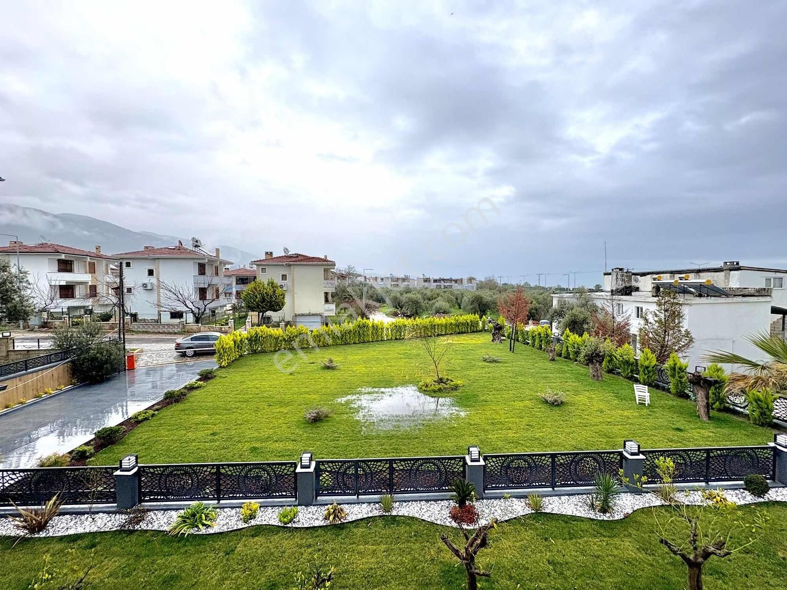 Onur Yıldırımdan Narlıda Muhteşem Bahçeli 4+1 Villa