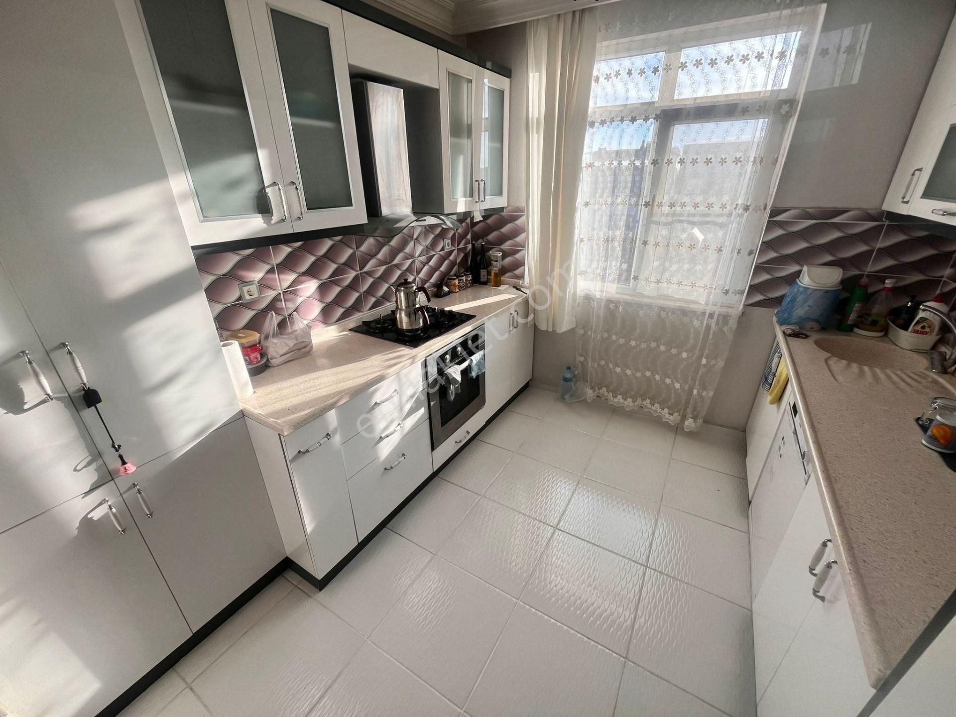 Yüksel'den Kadıköy'de Öncephe İçi Yenilenmiş 2+1 Satılık Daire*