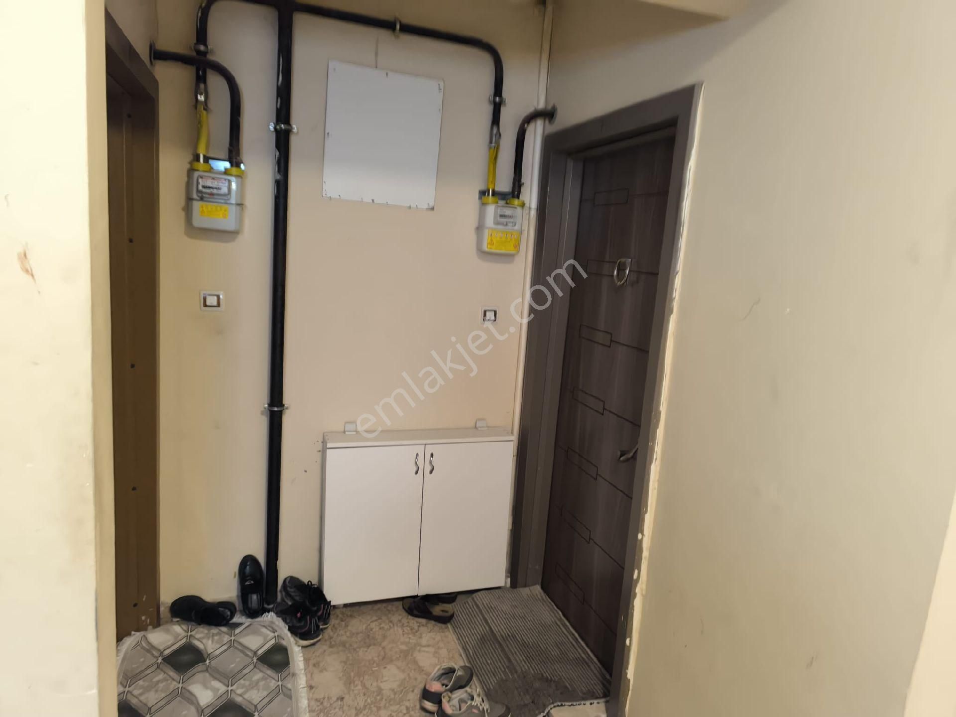 Tuşba Emlaktan Satılık Ara Kat İskanlı Kombili Ön Cepe 2+1 Daire - Görsel 8
