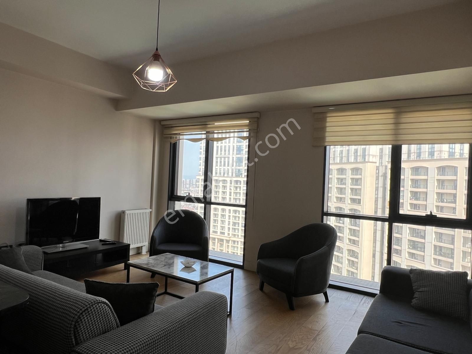 Kiptaş Venezia Mega'da Satılık 1+1 Boş Kare Salon Avm Mnz. Daire