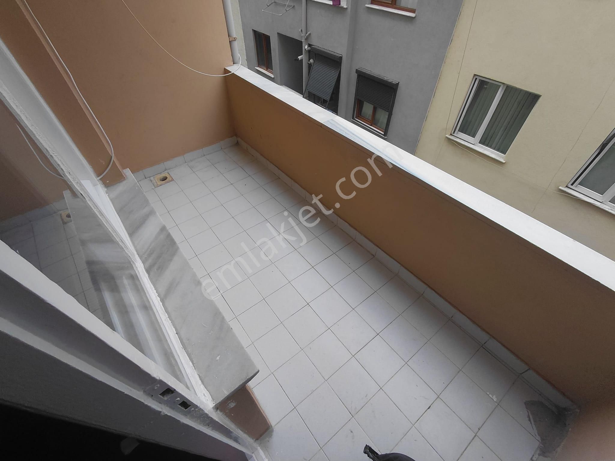 Ayrı Mutfaklı Karanlık Odasız 1'inci Kat Kiralık 1+1 Daire - Görsel 17