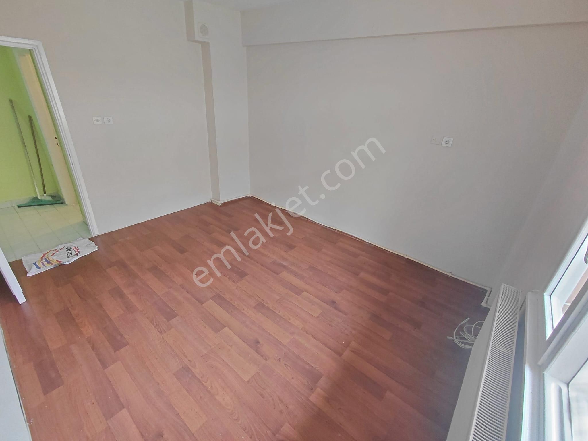 Ayrı Mutfaklı Karanlık Odasız 1'inci Kat Kiralık 1+1 Daire - Görsel 13