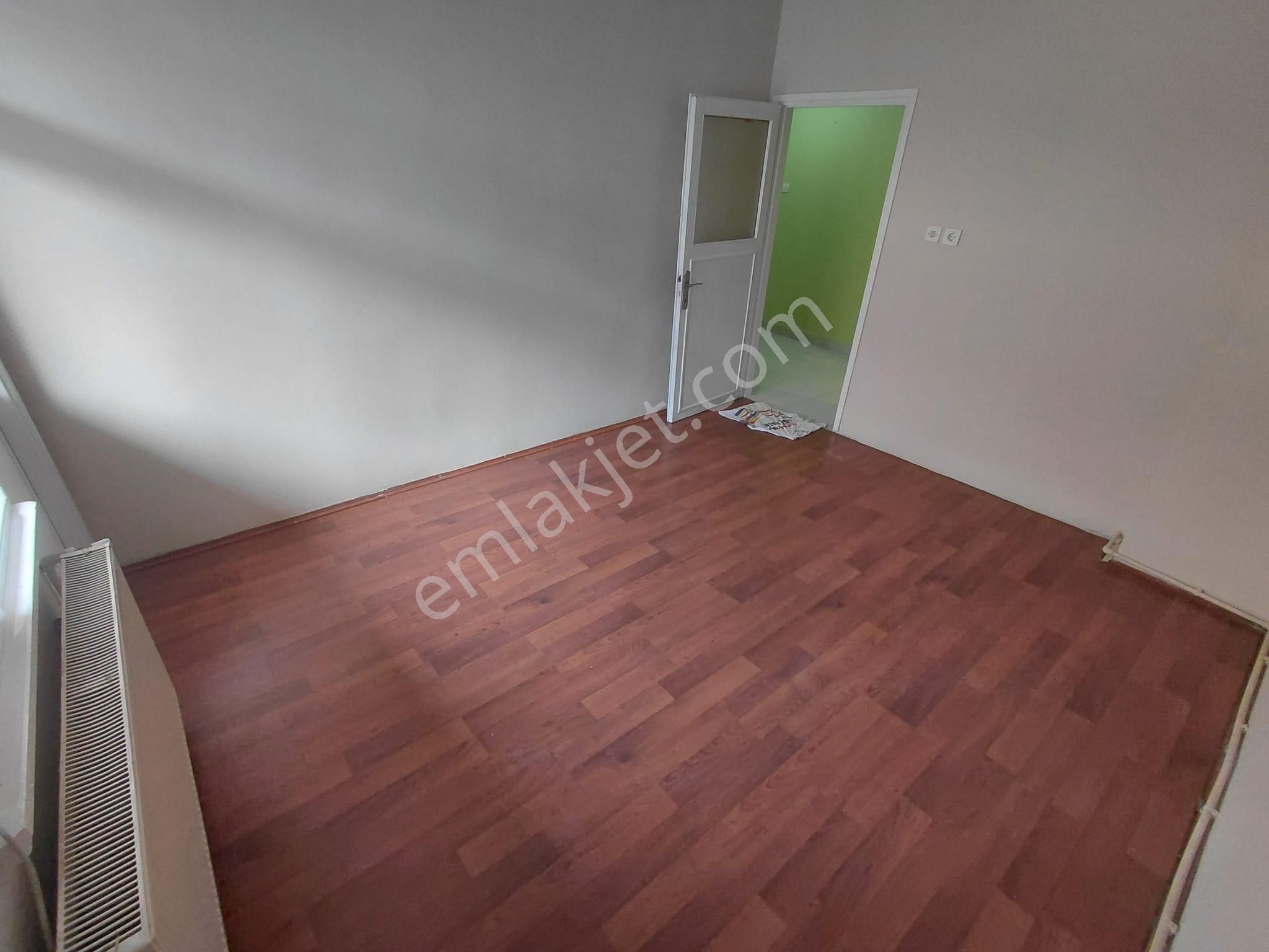 Ayrı Mutfaklı Karanlık Odasız 1'inci Kat Kiralık 1+1 Daire - Görsel 11
