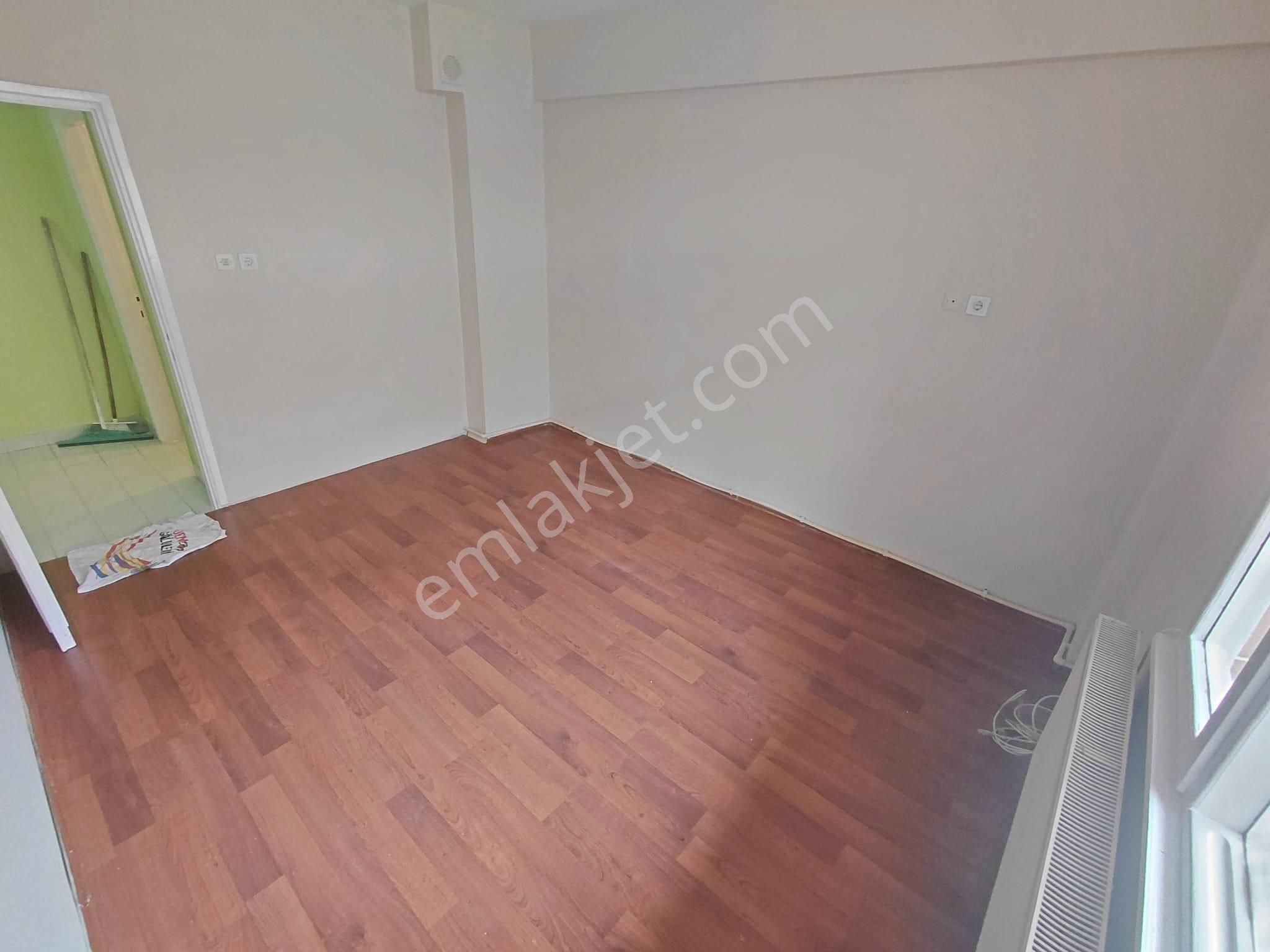 Ayrı Mutfaklı Karanlık Odasız 1'inci Kat Kiralık 1+1 Daire - Görsel 14
