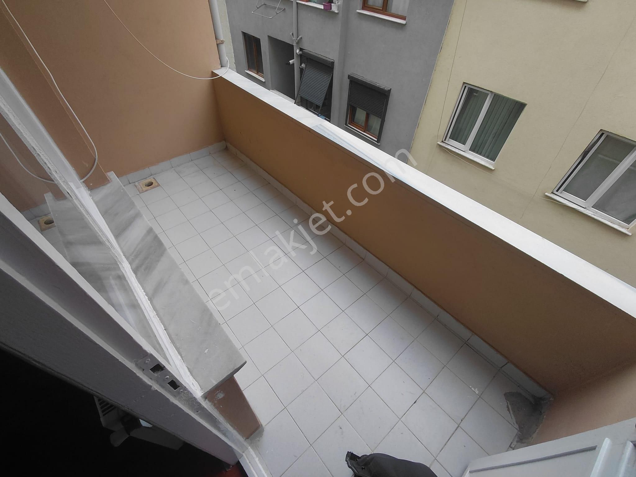 Ayrı Mutfaklı Karanlık Odasız 1'inci Kat Kiralık 1+1 Daire - Görsel 18