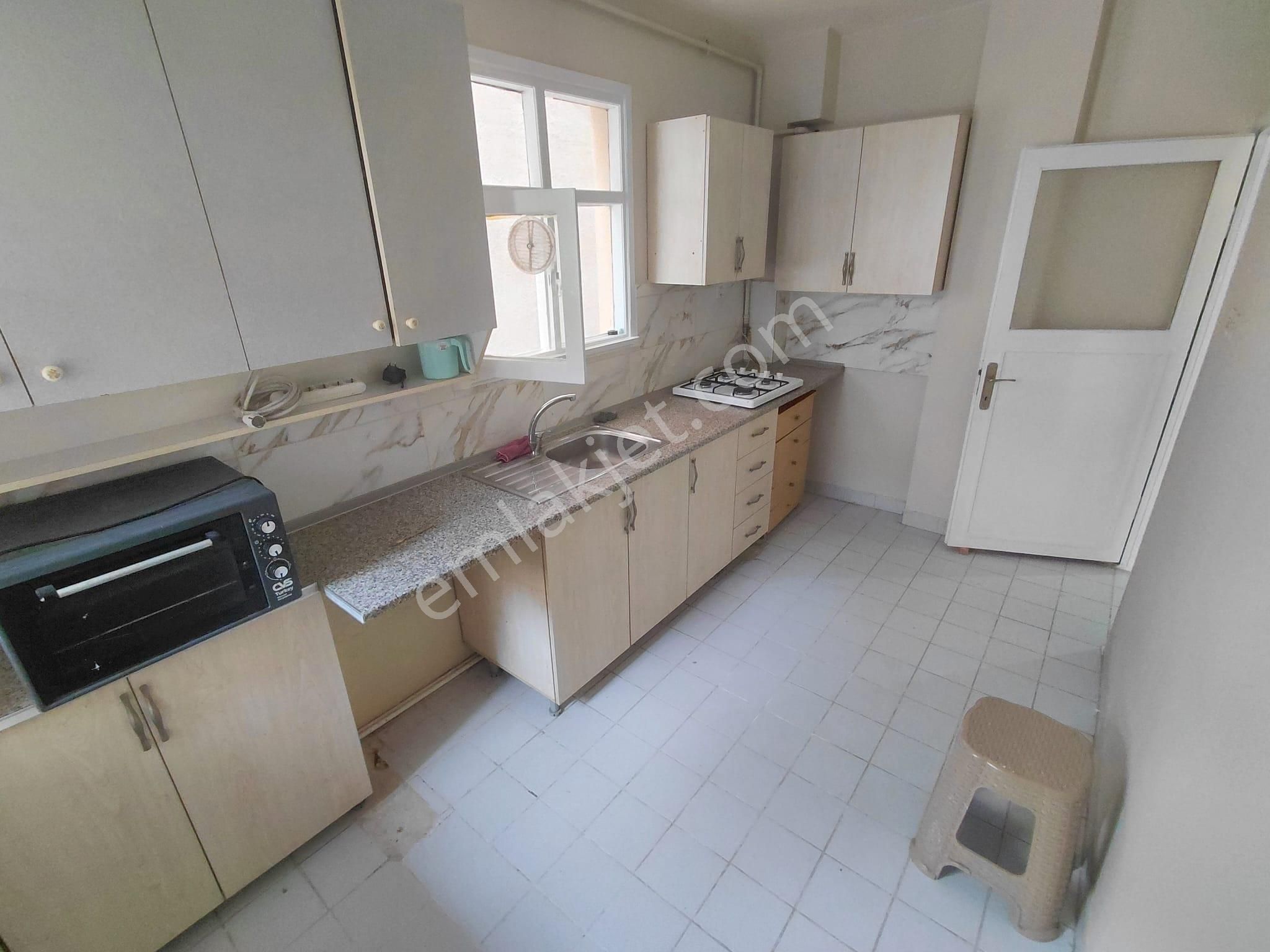 Ayrı Mutfaklı Karanlık Odasız 1'inci Kat Kiralık 1+1 Daire - Görsel 2
