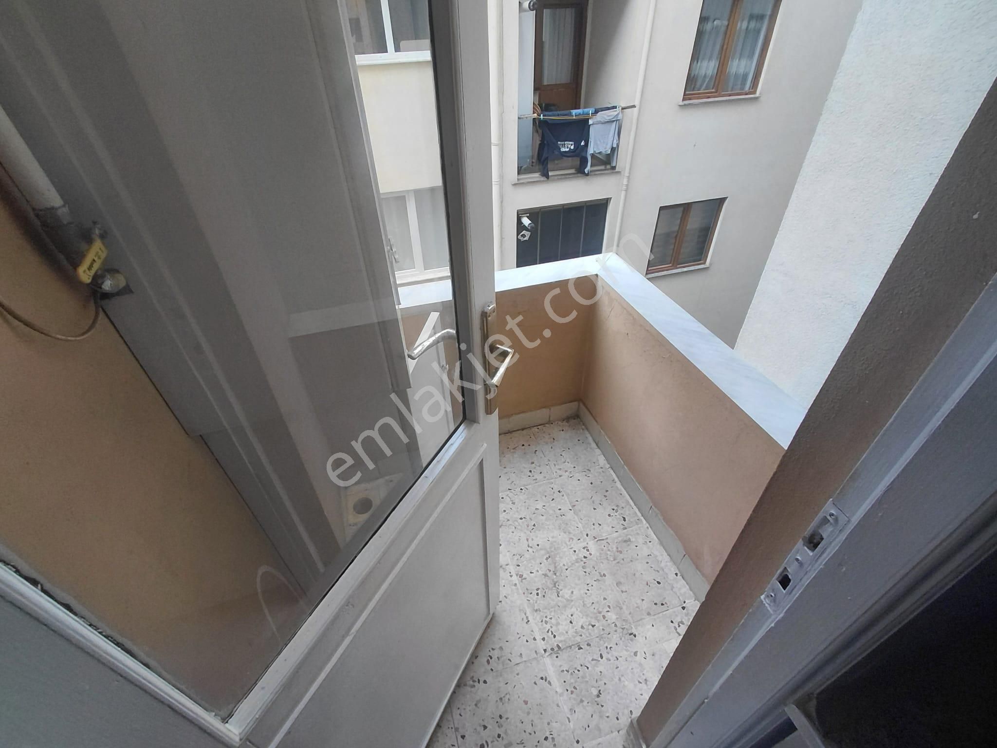Ayrı Mutfaklı Karanlık Odasız 1'inci Kat Kiralık 1+1 Daire - Görsel 20