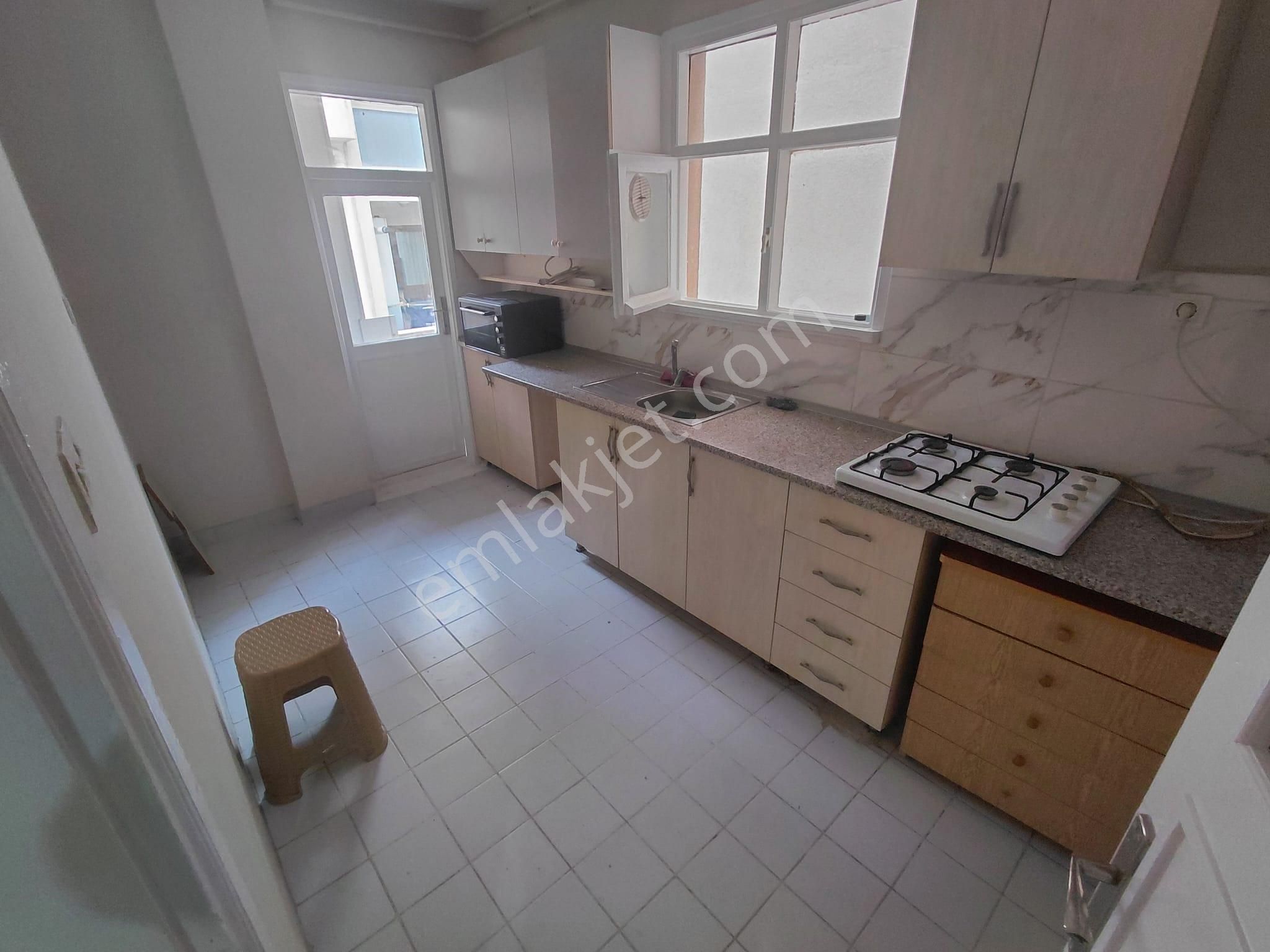 Ayrı Mutfaklı Karanlık Odasız 1'inci Kat Kiralık 1+1 Daire - Görsel 4