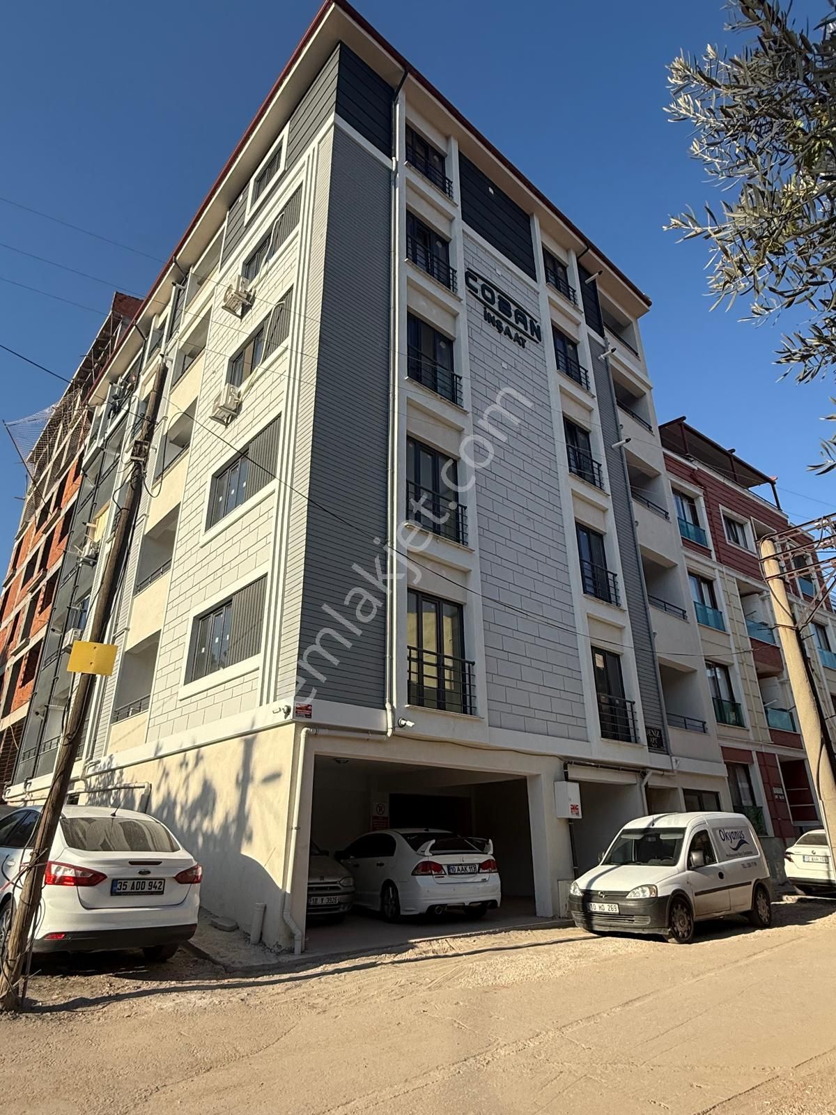 Kiralık Lüks 1+1 Full Eşyalı Yeni Bina Hacı İlbey Mah.