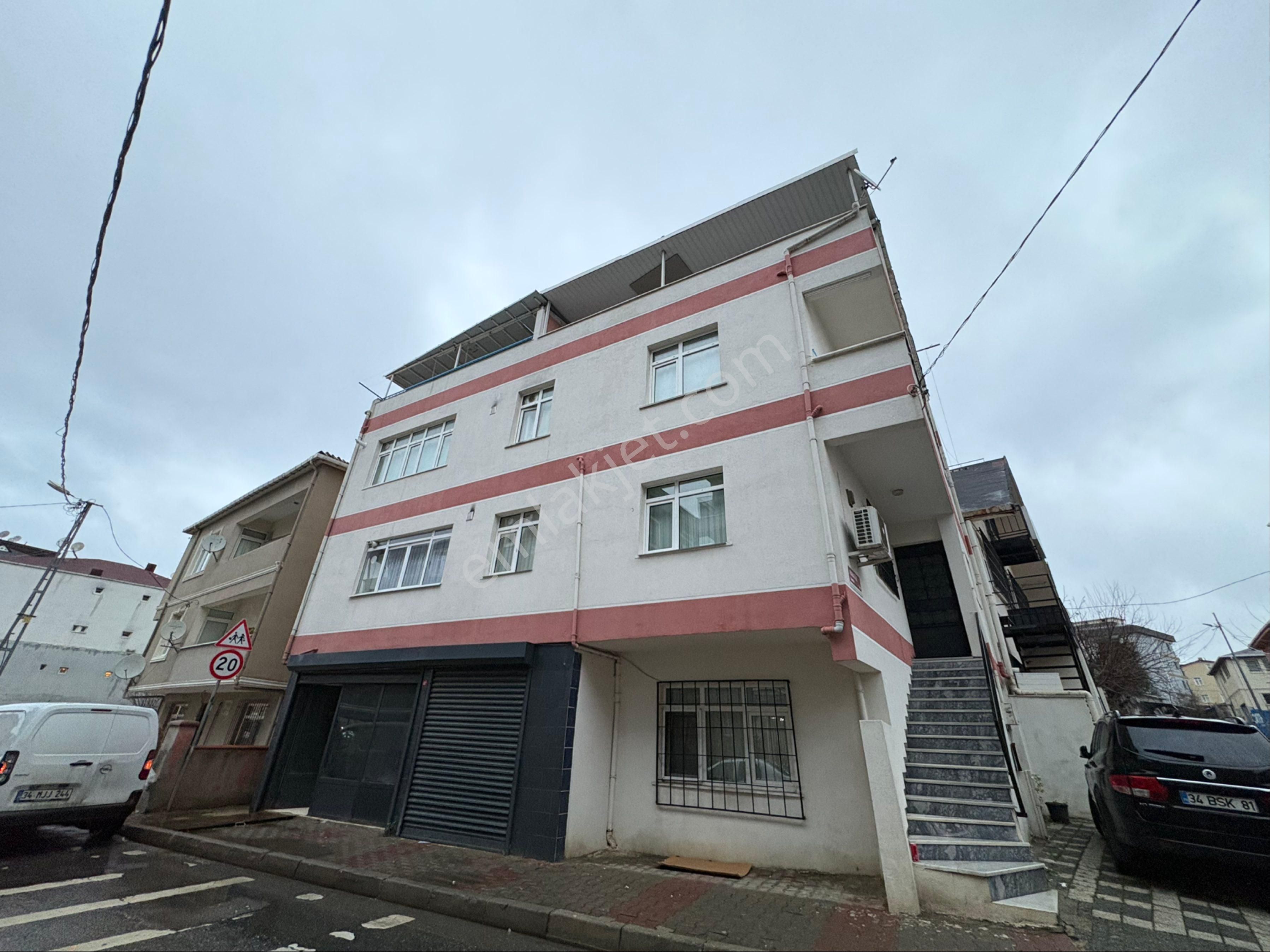 Ümraniye Parseller Metro Çıkışına 1. Bina Satılık Komple Bina