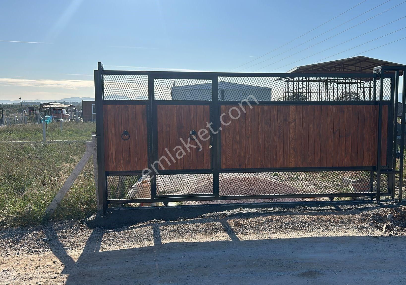 Menderes'te ( Kooperatif Hisseli Noter Satışlı ) 245 M2 Açıklamayı Okuyun