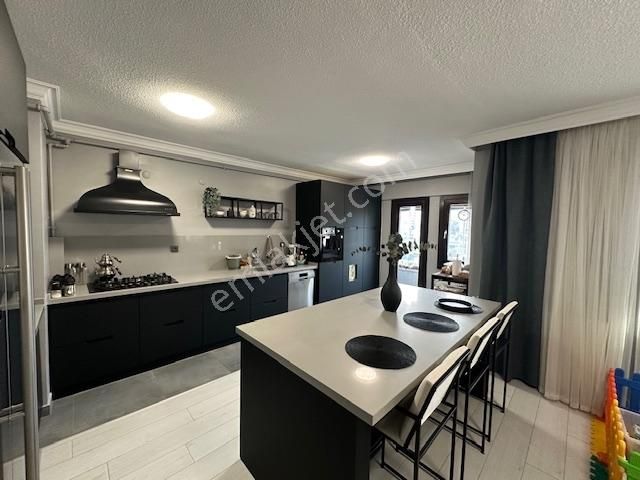 Bağlıcada Yüzme Havuzlu Sitede 3+1 Full Yapılı Satılık Daire