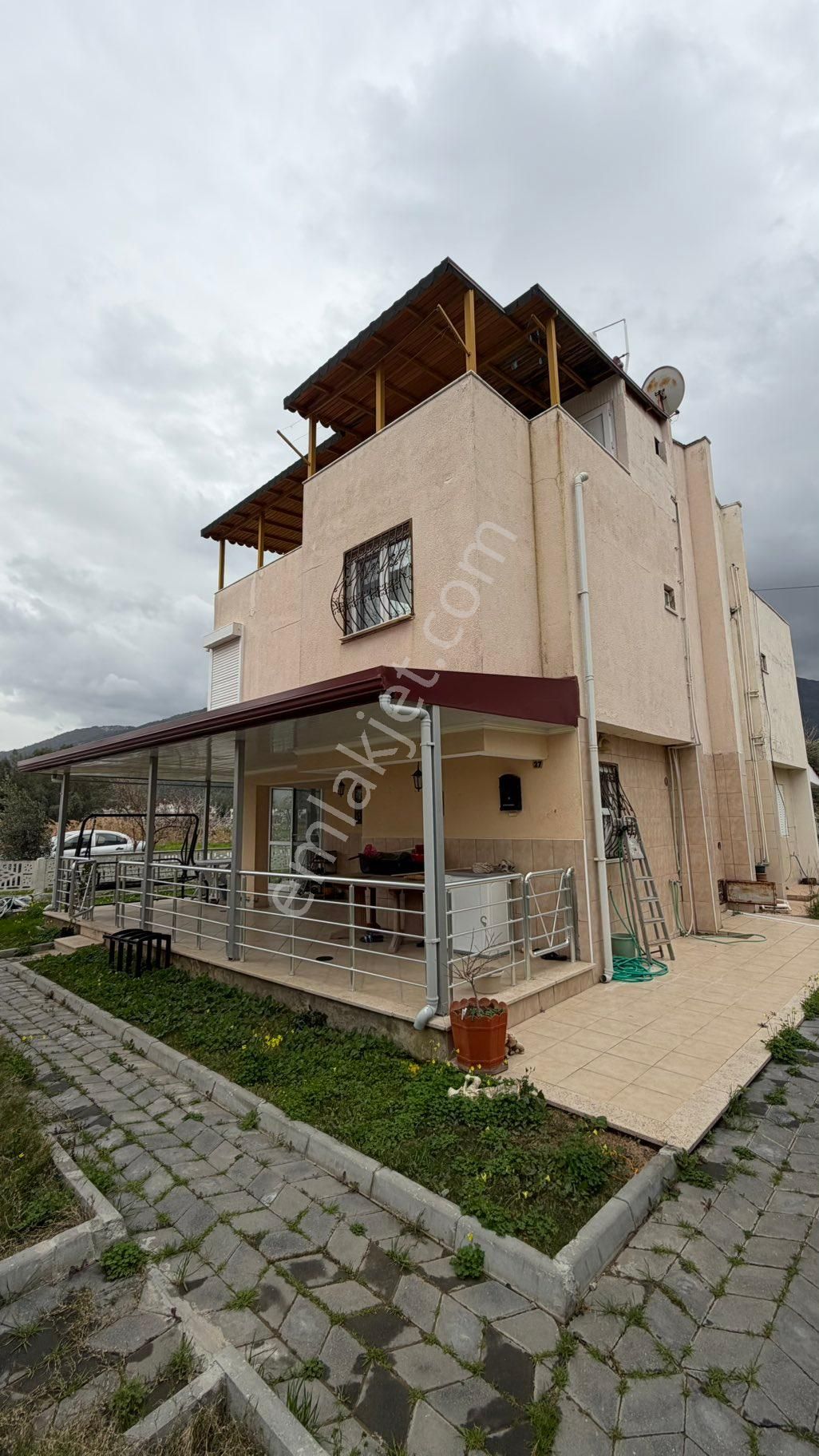 Aydın Kuşadası Güzelçamlıda Denize 300 Metre Satılık 4+1 Bahçeli Villa - Görsel 8