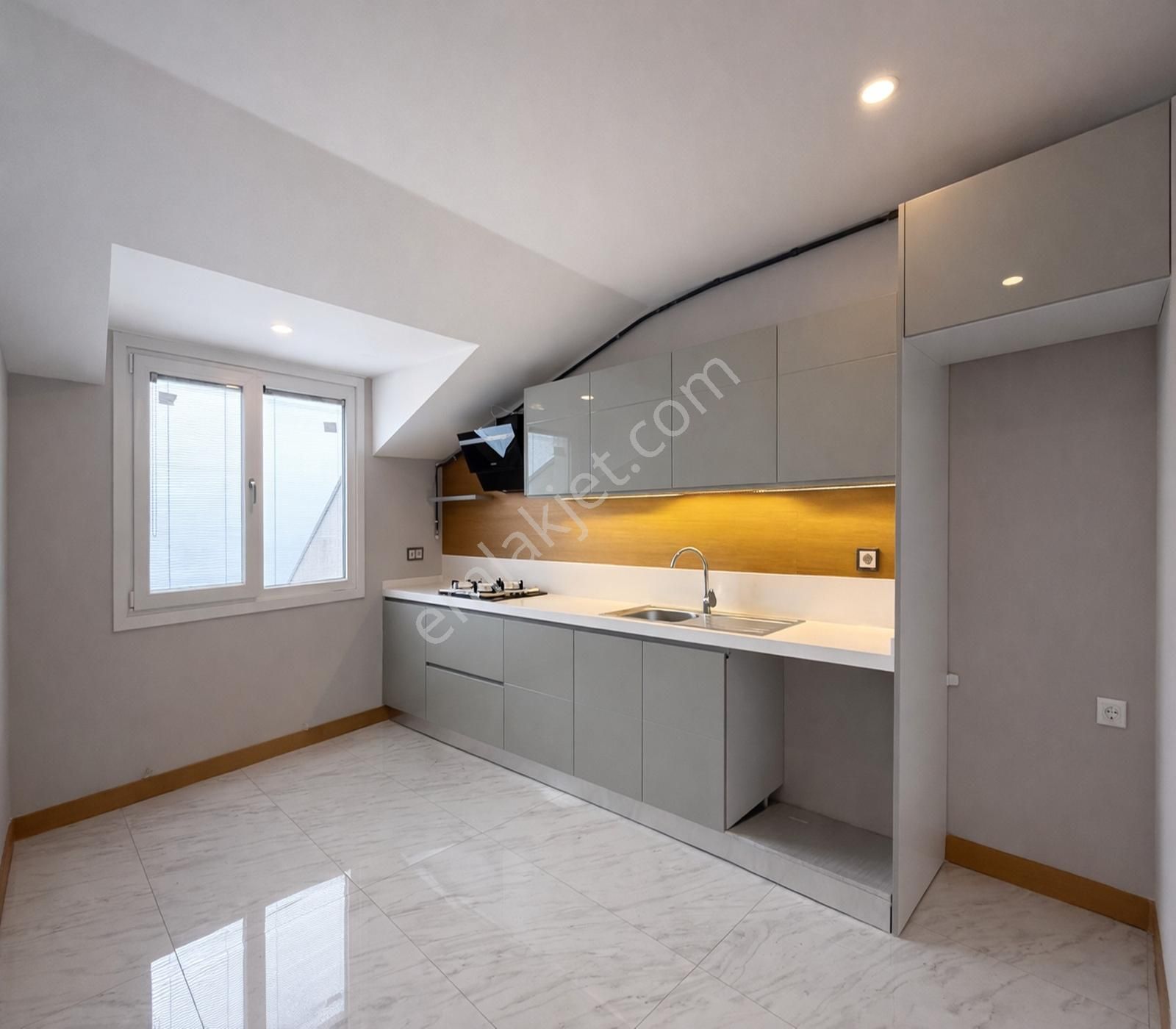 Beylikdüzü'nde Eşi Benzeri Olmayan Site İçinde 7+2 Geniş Dubelks - Görsel 9