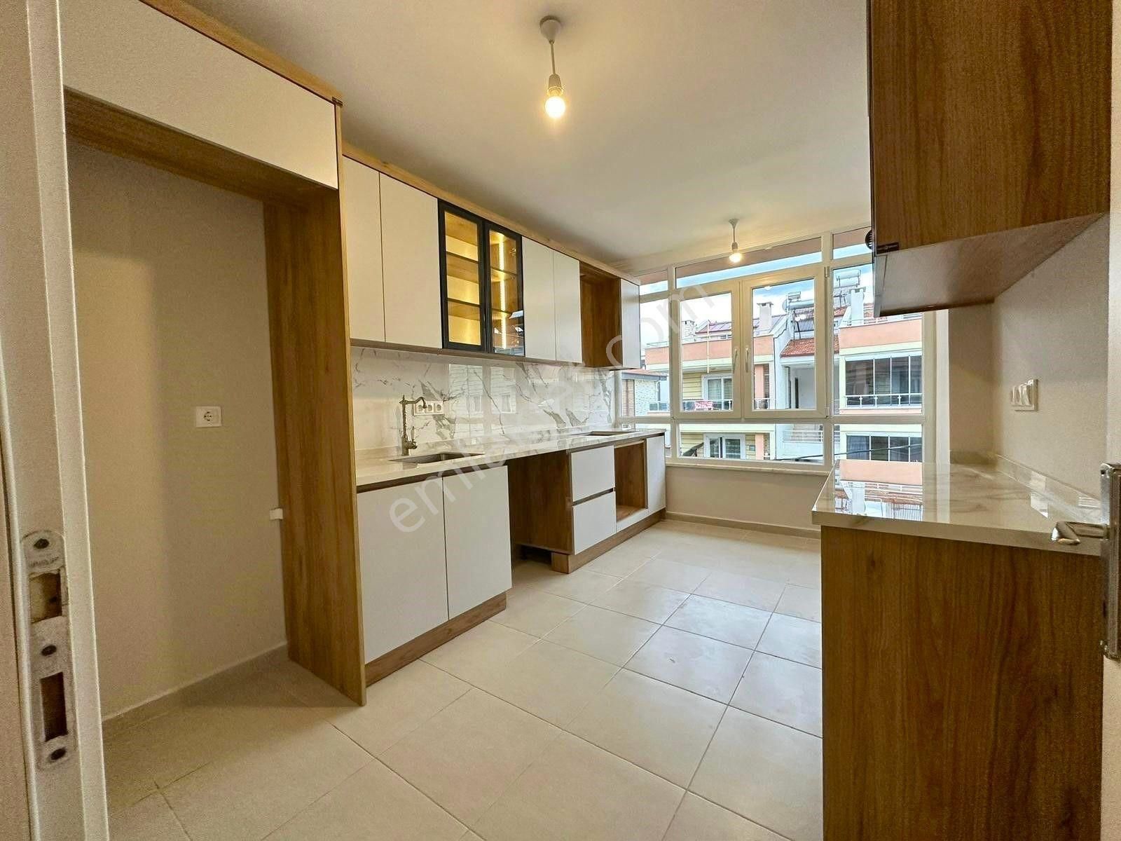 Yüksel'den Akçay'da Ultra Geniş Ayrı Mutfaklı Öncephe 3+1 Daire