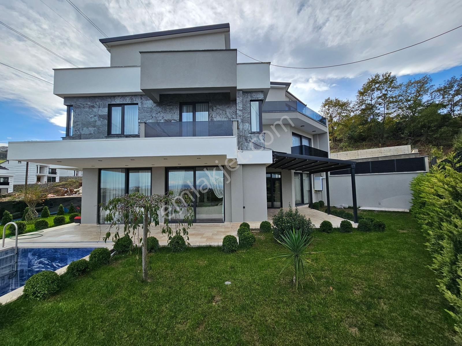 Deniz Ve Şehir Manzaralı Ultralüks Villa Müstakil Havuz&bahçe **