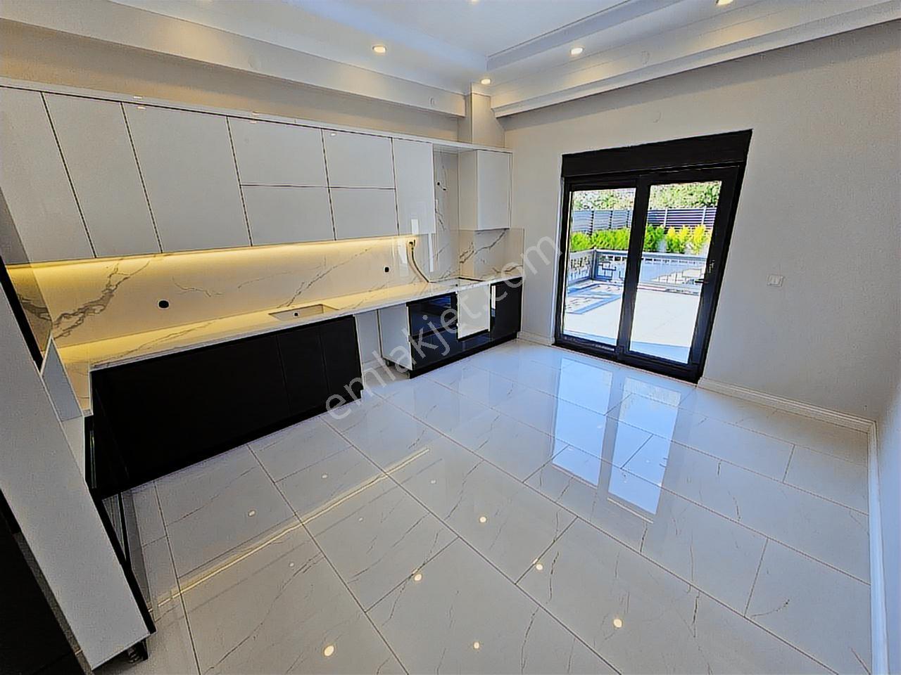 Yeniköy Merkez'de 4+1 375m² Müstakil Havuzlu Lüks Villa - Görsel 14