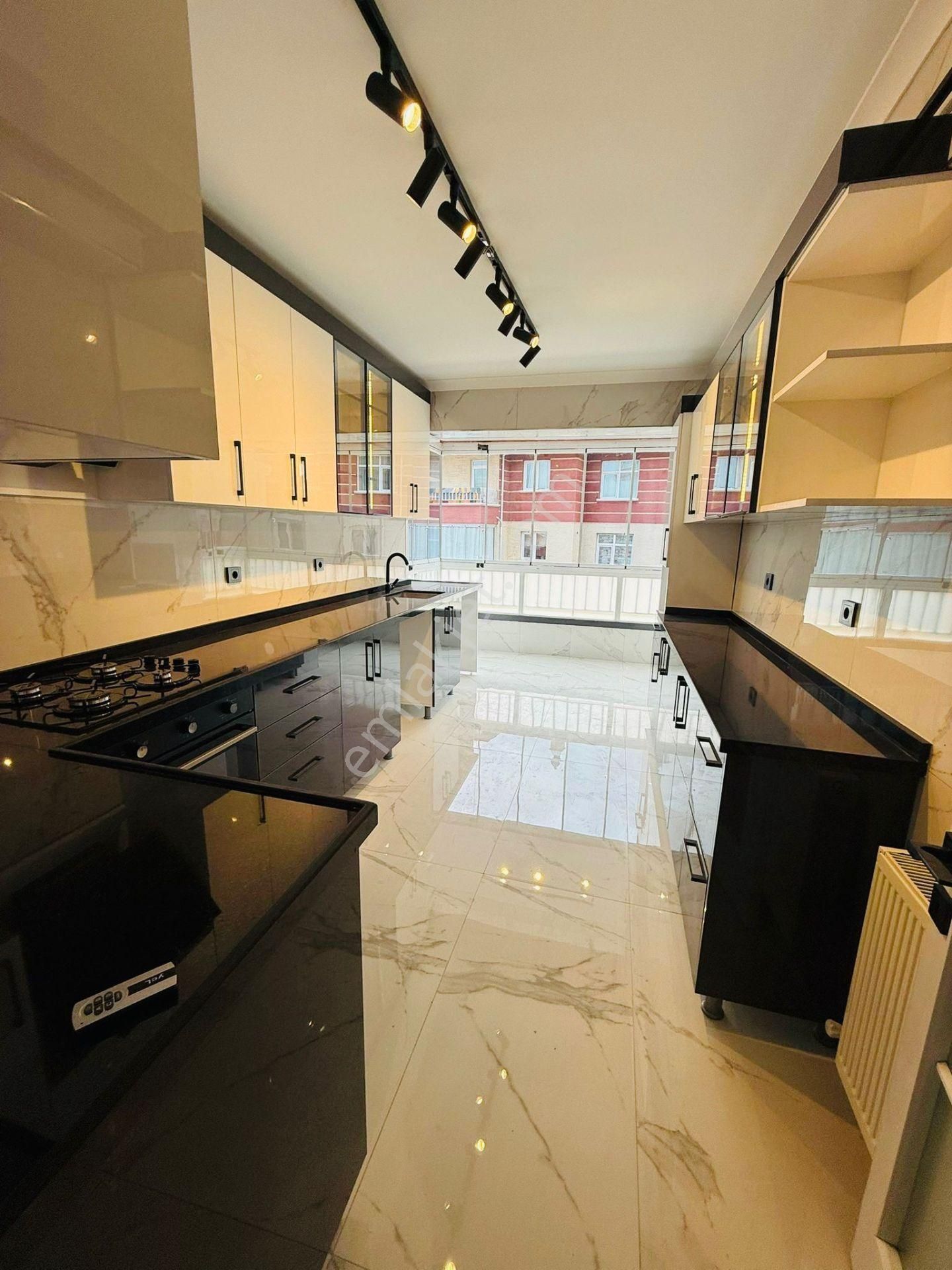 Ataparak Mahallesinde Katta Yapılı 3+1 - Görsel 12