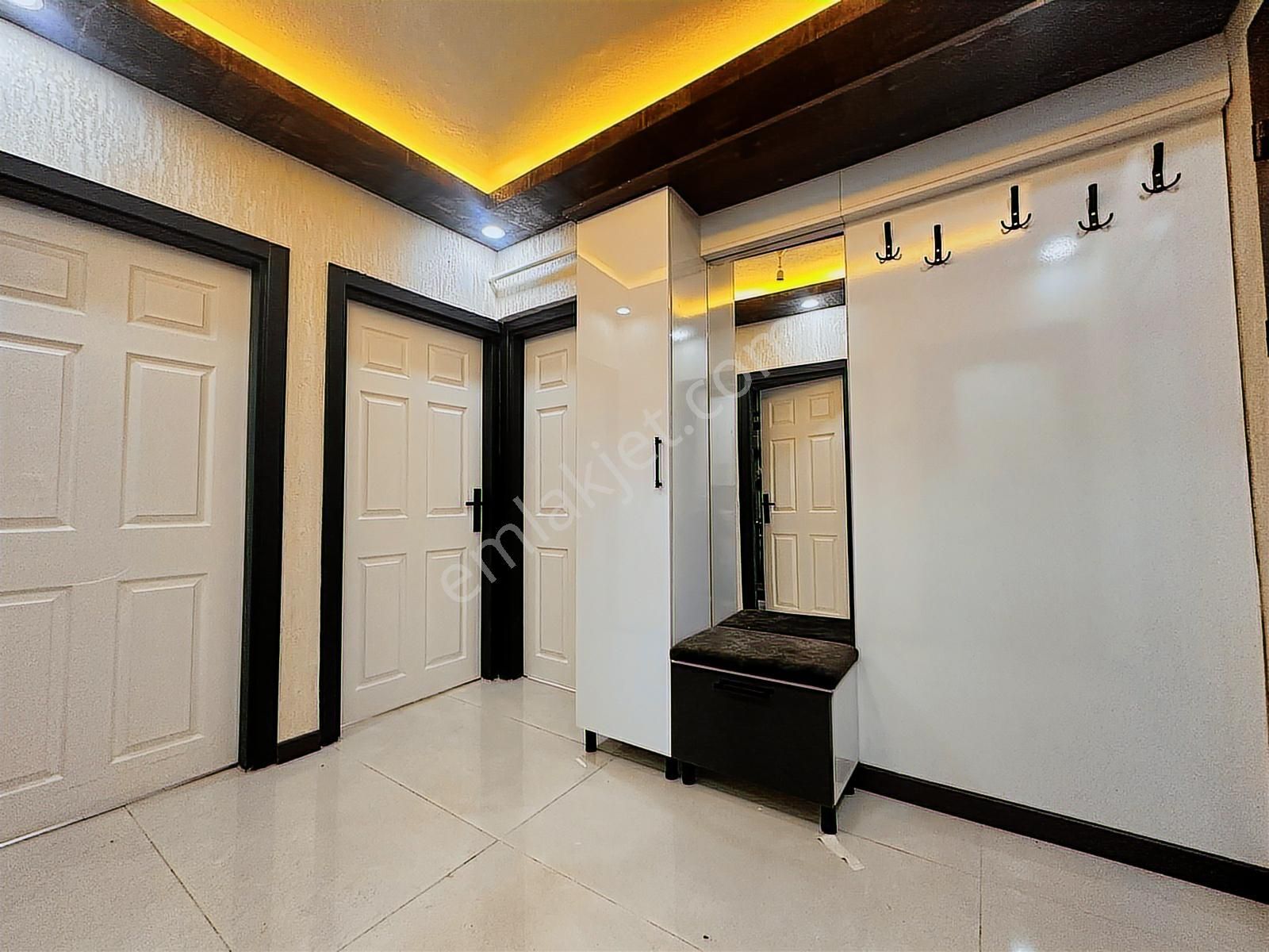 Altın Anahtardan Çiçekli Mh. Yunus Emre Cd Yakını Orta Kat Lüx