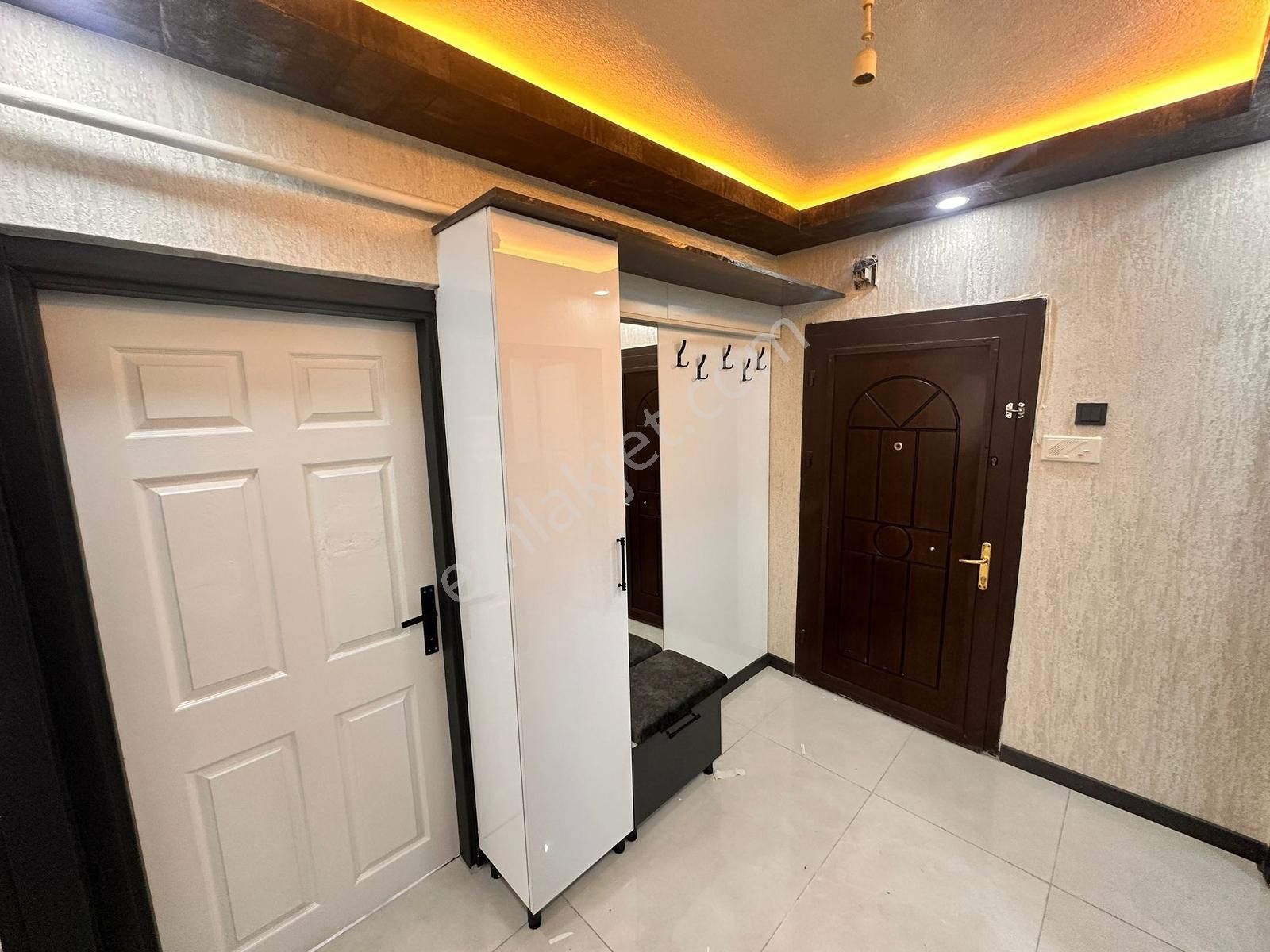 Altın Anahtardan Çiçekli Mh. Yunus Emre Cd Yakını Orta Kat Lüx - Görsel 2