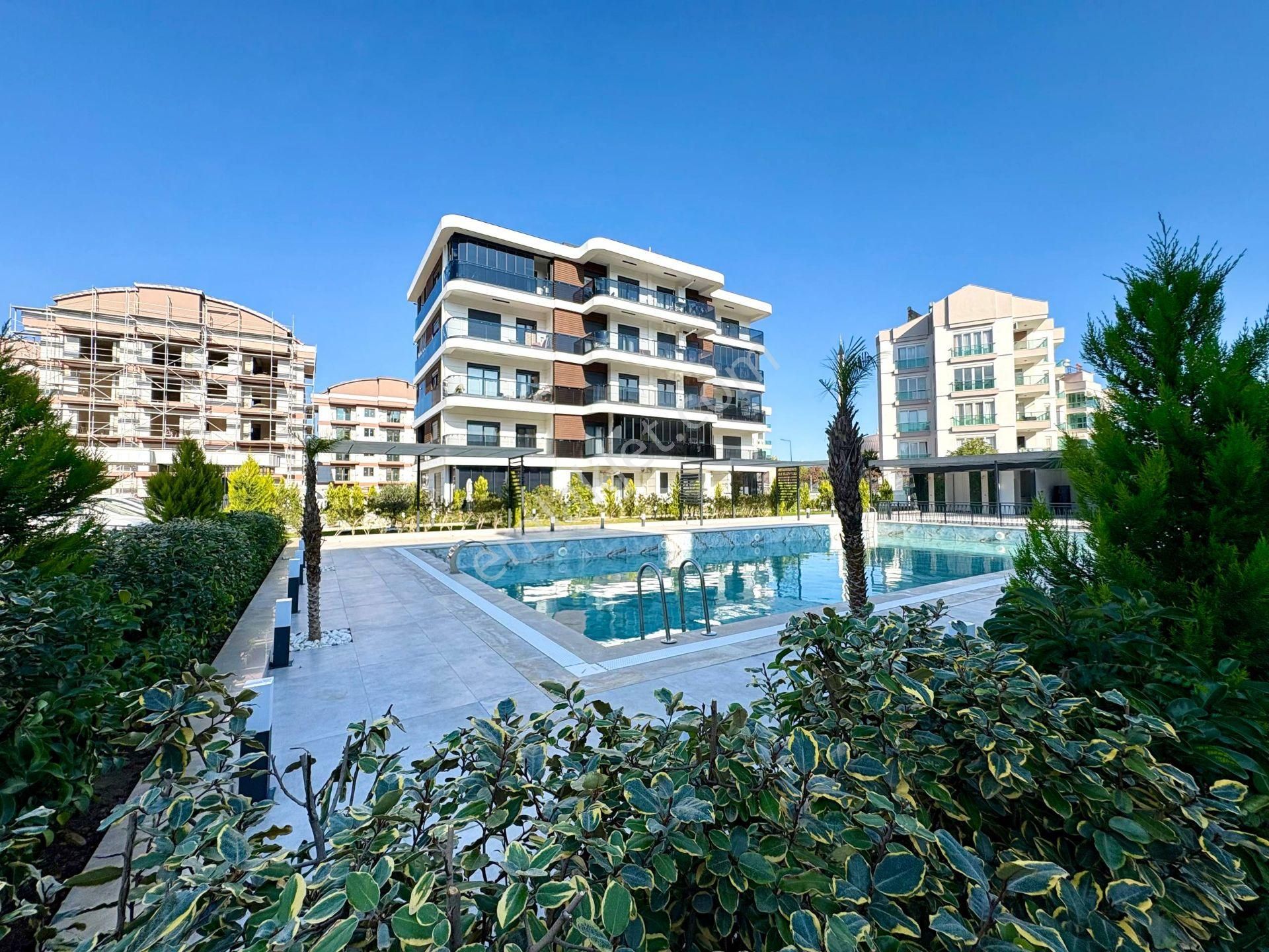 Güzeloba'da_prestijli 1+1 Lokasyonda Modern Mimariye (en/fa)