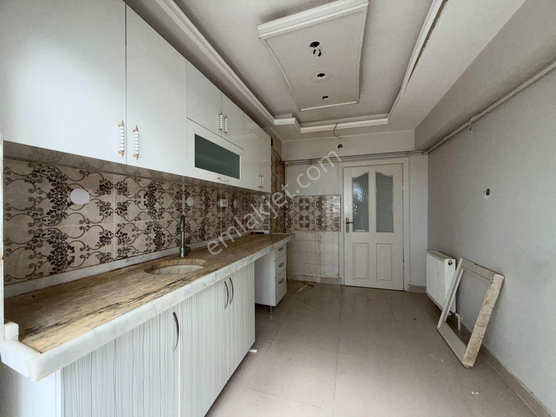 Ufuk Kılıç Emlak'tan Uygun Fiyatlı Cadde Üzeri 3+1 Orta Kat Güney Daire - Görsel 2