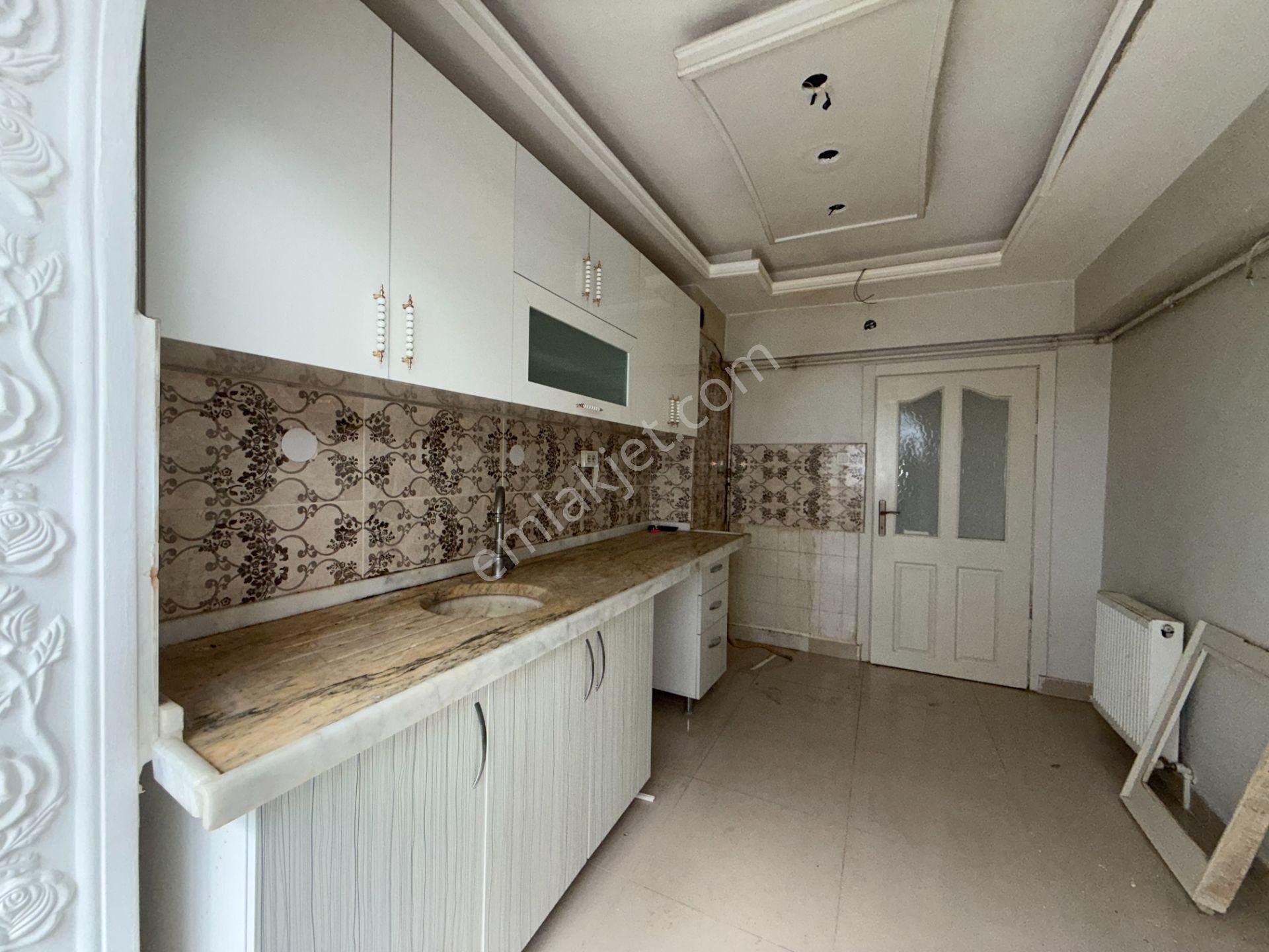 Ufuk Kılıç Emlak'tan Uygun Fiyatlı Cadde Üzeri 3+1 Orta Kat Güney Daire - Görsel 5