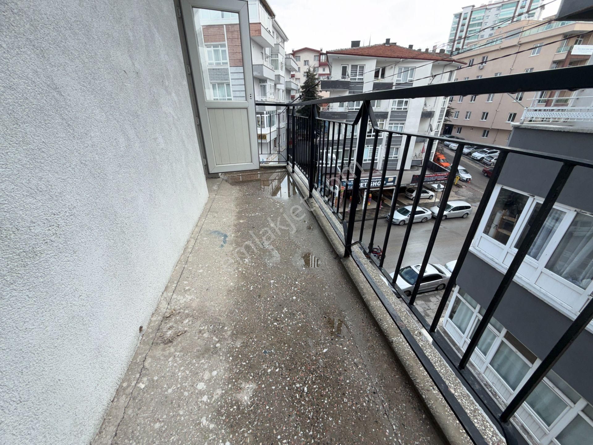 Ufuk Kılıç Emlak'tan Uygun Fiyatlı Cadde Üzeri 3+1 Orta Kat Güney Daire - Görsel 12