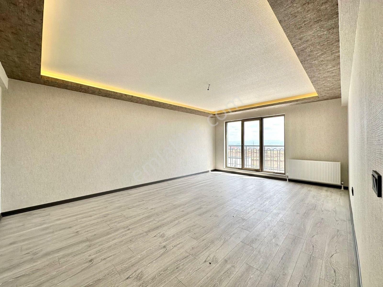 Kalecik Emlak'tan K.otoparklı Sitede 4+1 Ara Kat Güney Cephe Daire - Görsel 6