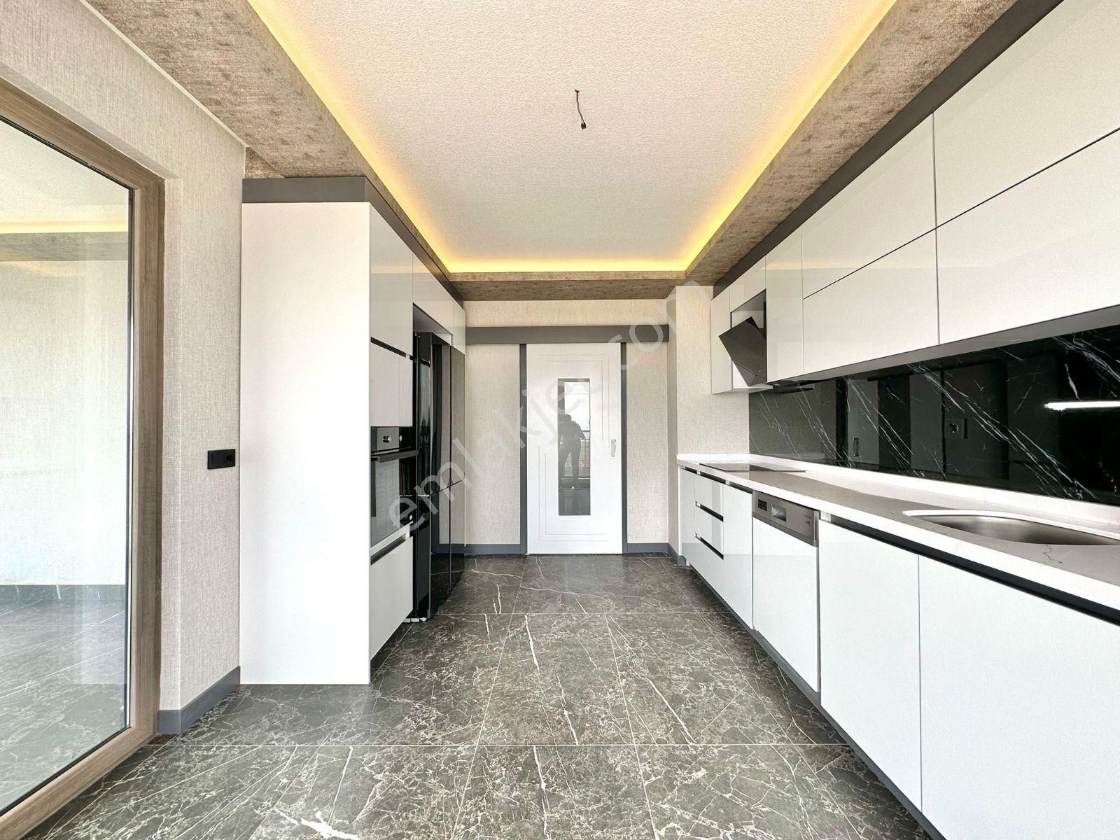 Kalecik Emlak'tan K.otoparklı Sitede 4+1 Ara Kat Güney Cephe Daire - Görsel 3