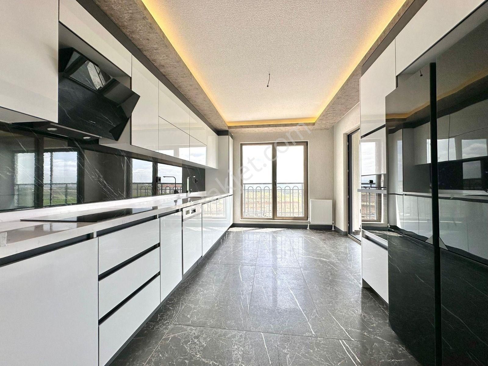 Kalecik Emlak'tan K.otoparklı Sitede 4+1 Ara Kat Güney Cephe Daire - Görsel 2