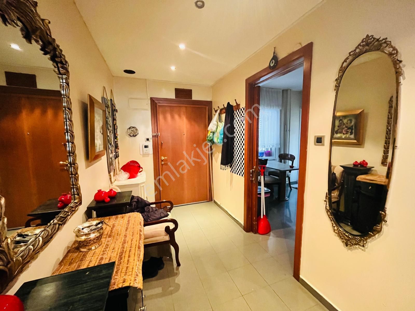 Çiftehavuzlarda Tepegöz Sokakta Güvenlikli, Yatırımlık 3.688m2 Arsa İçinde 140m2 - Görsel 8