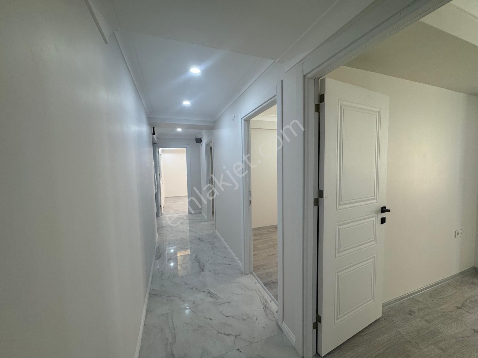 Yıldız Dan Hürriyette Metrobüse Yakın Sıfır Lüx 2+1 Daire - Görsel 11