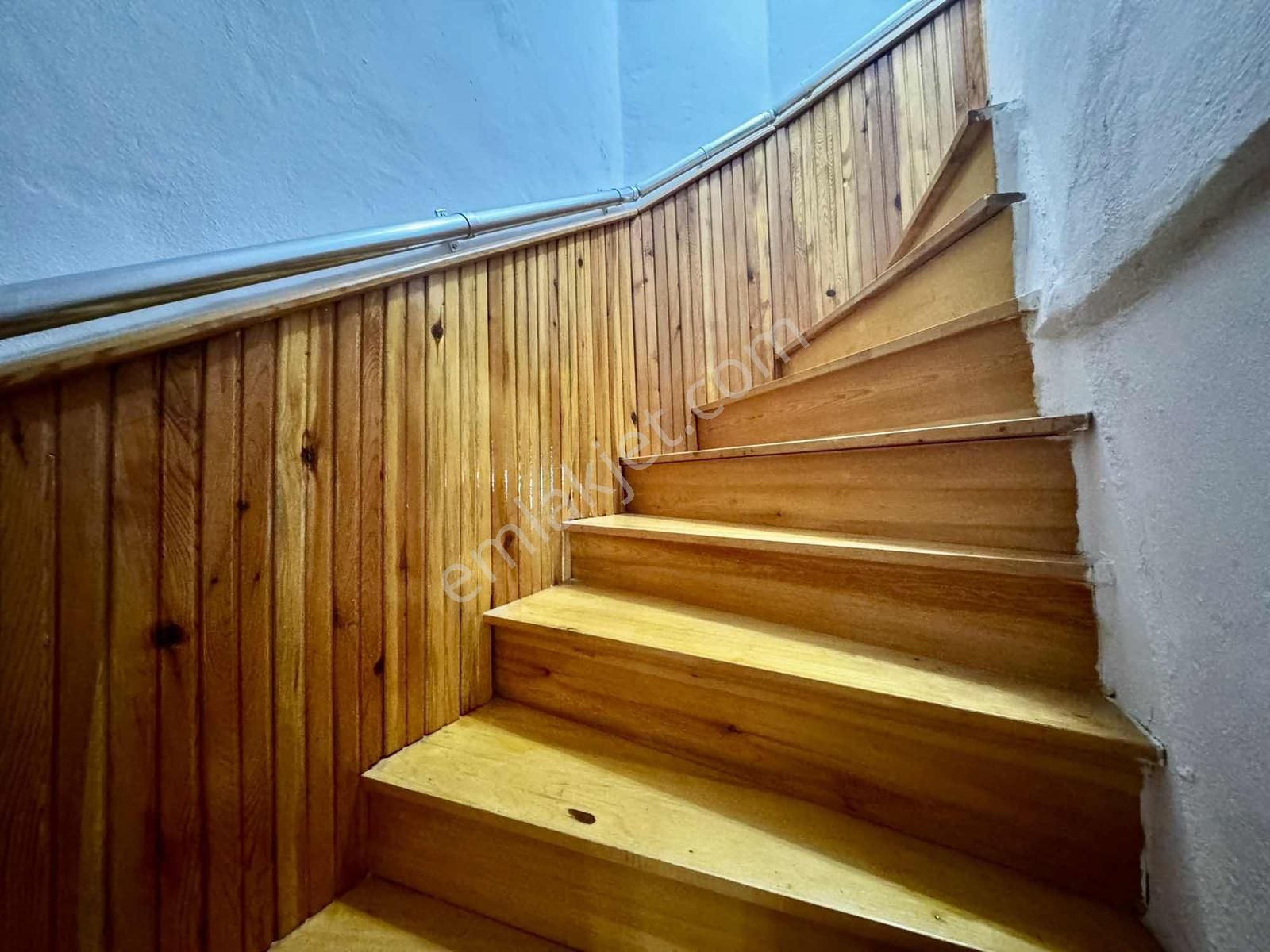 Son Fırsat Mükemmel Konum Geniş Bahçeli Otoparklı Tripleks 3+1 - Görsel 3