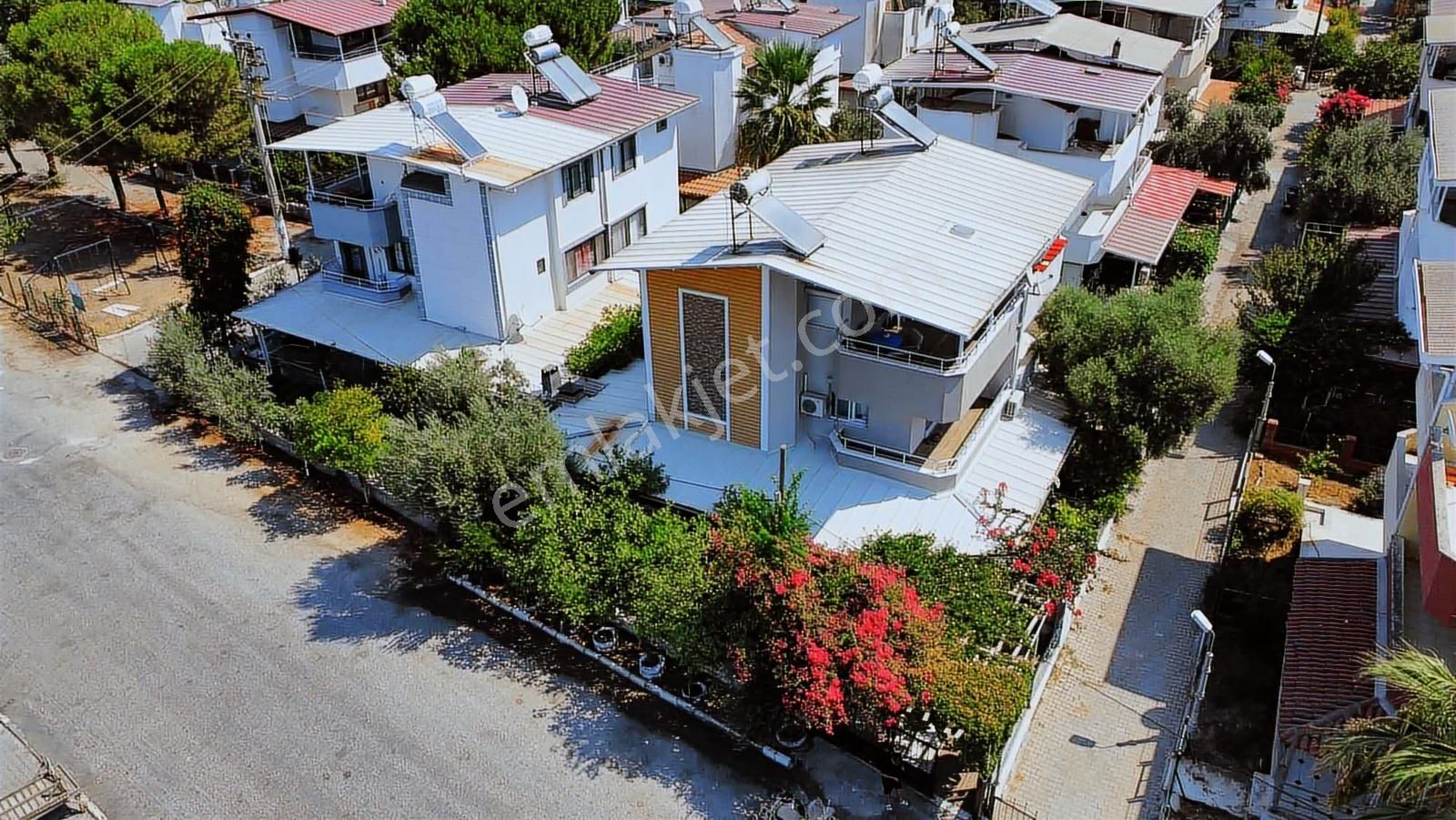 Son Fırsat Mükemmel Konum Geniş Bahçeli Otoparklı Tripleks 3+1 - Görsel 16