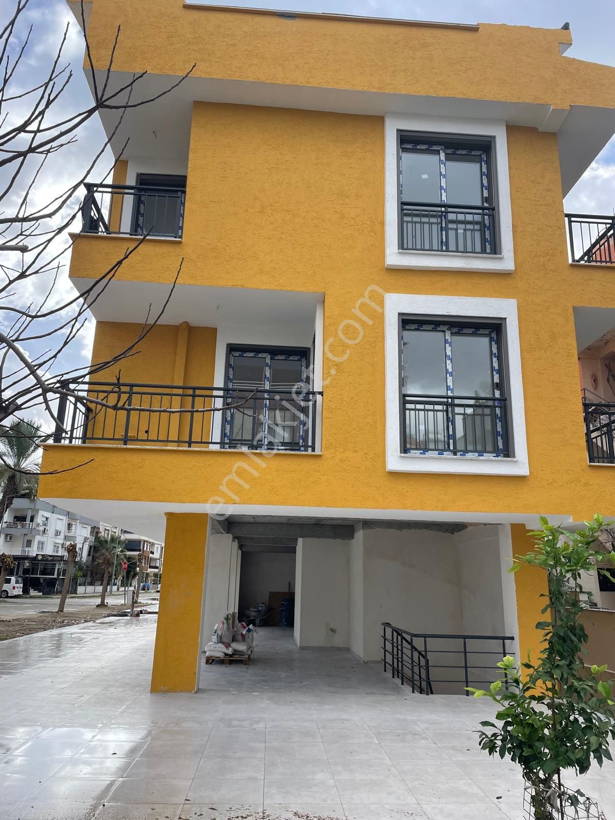 Didim'de Denize Çok Yakın Yazlık 2+1 Satılık Daire !!! Atatürk Bulvarına 50 Metre Sıfır Bina !!!