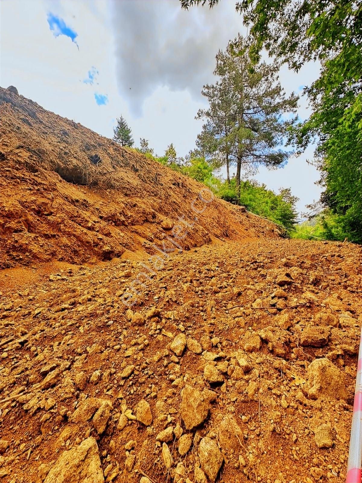 Dere Kenarı Doğa İçinde Yolu Suyu Olan Fırsat Tarla - Görsel 15
