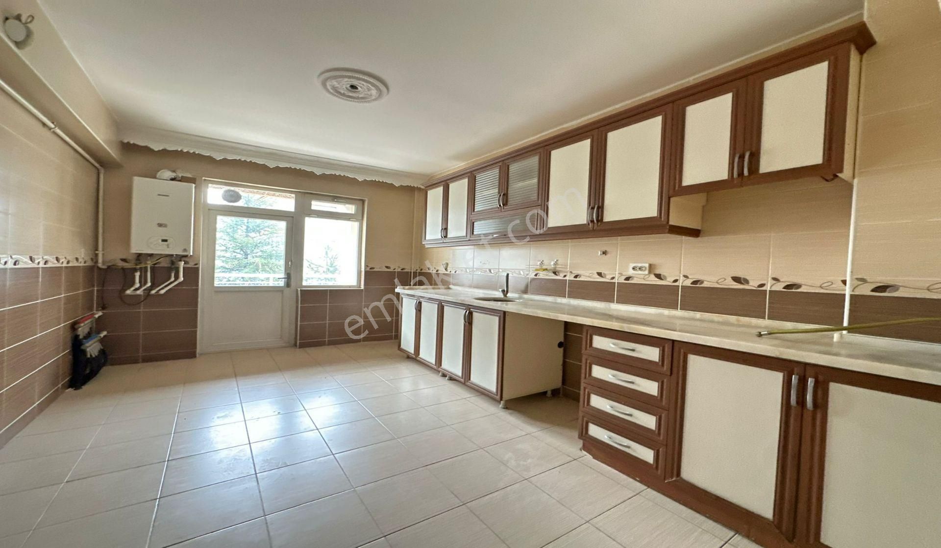 Atapark Cadde Kenarı Bölgenin En Geniş Dairesi Bu İmkan Kaçmaz - Görsel 2