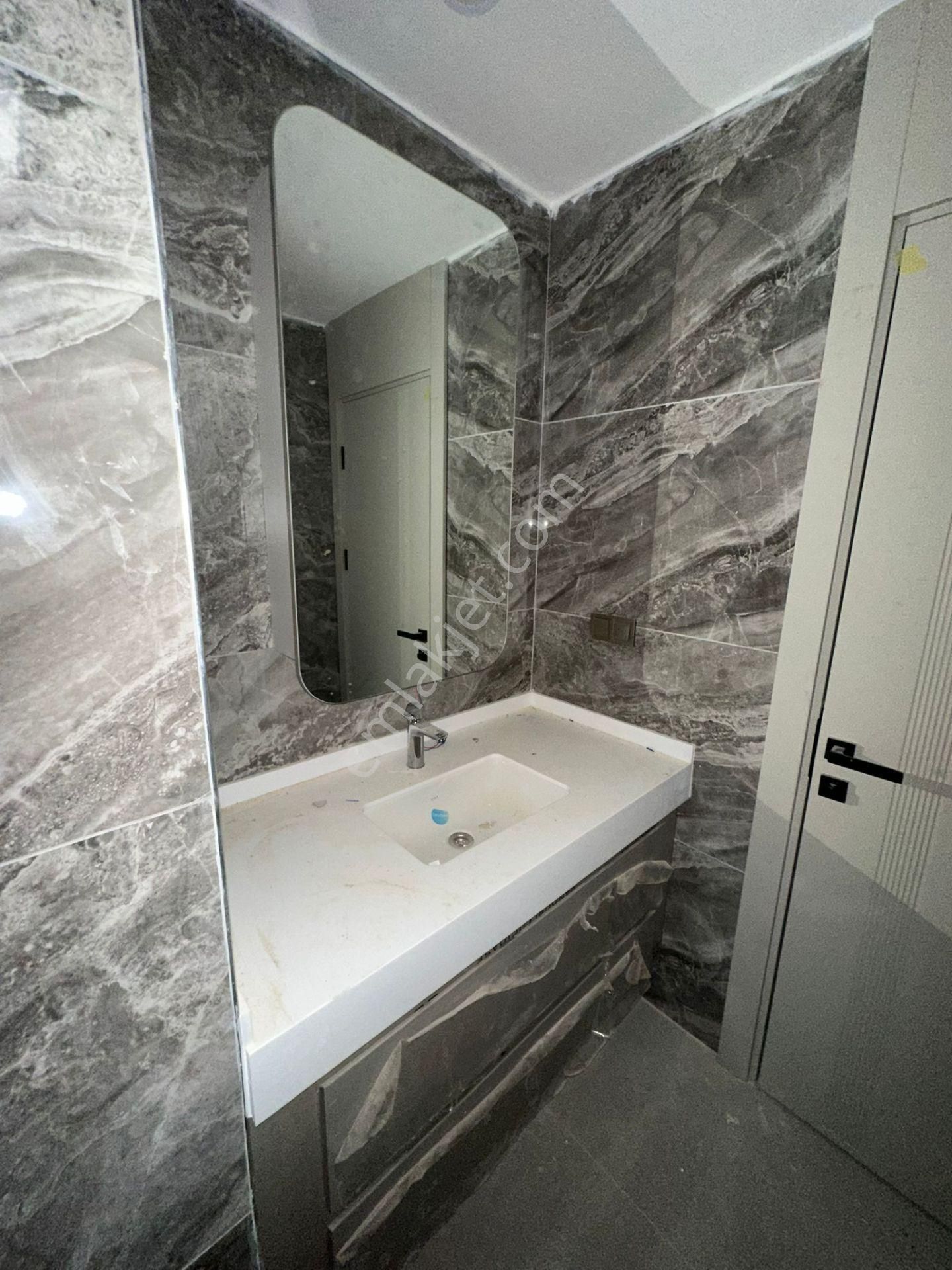 Antalya Döşemealtı Suncity 'de 1+1 Bahçe Katı Havuz Manzaralı Satılık Daire - Görsel 20