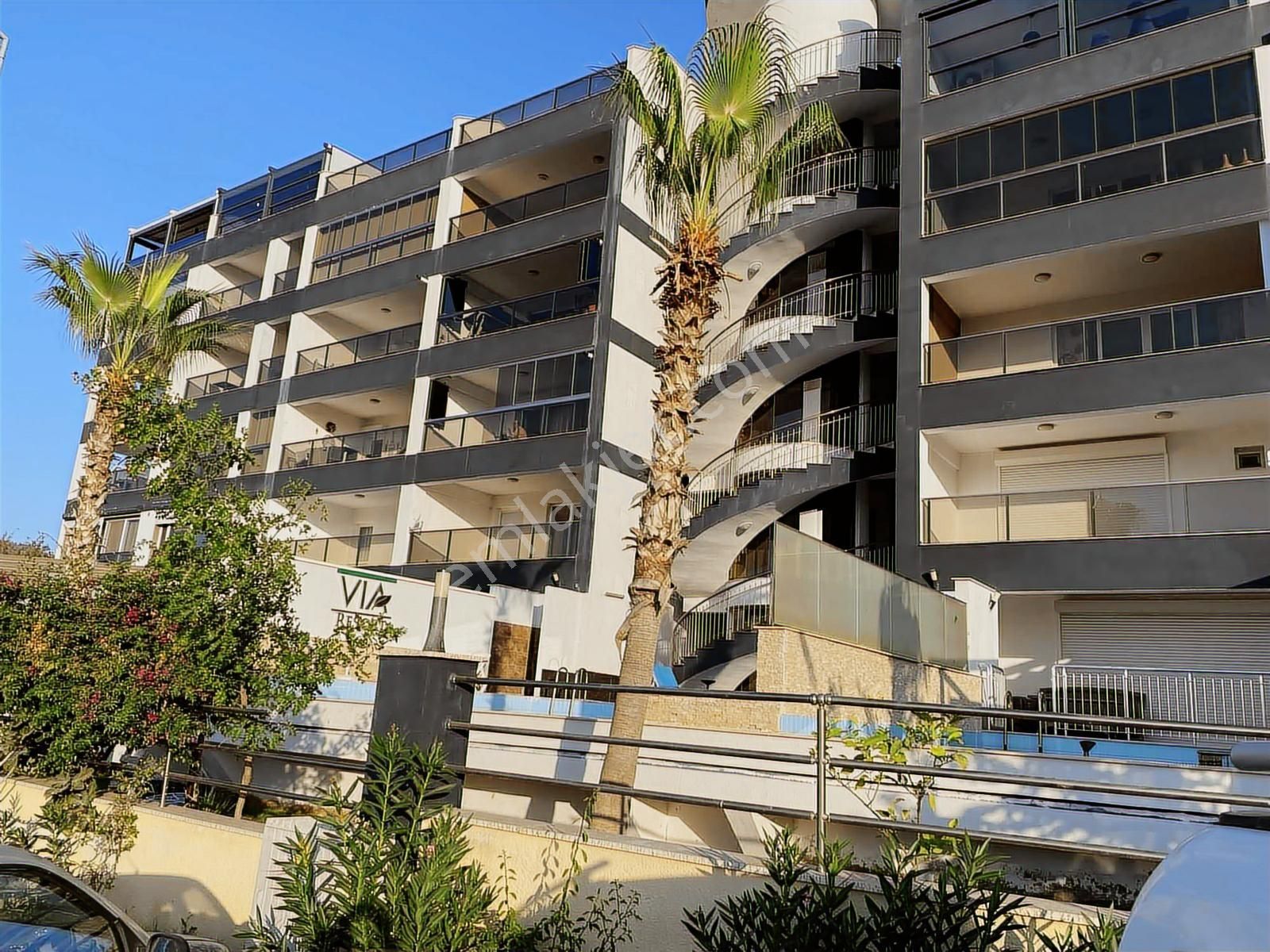 Kuşadası Merkezde Özel Havuzlu Fuul Deniz Manzaralı Ters Dubleks