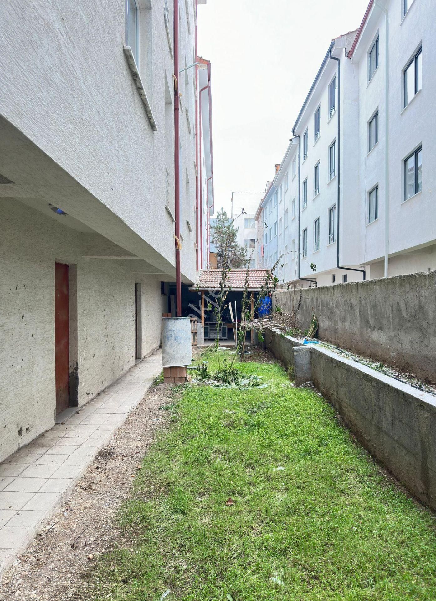 Akademi'den Çamlıca'da Ara Kat Ebeveyn Banyolu 2+1 Satılık Daire - Görsel 16