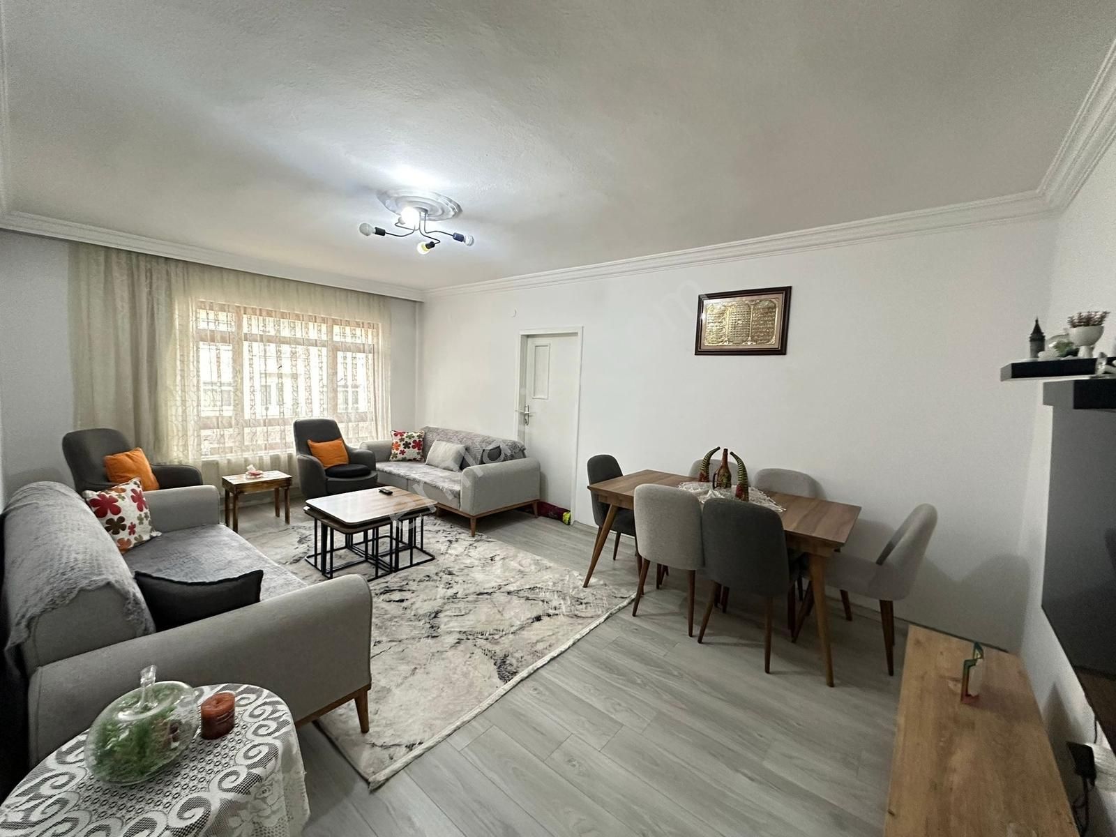 Altın Anahtardan Yunus Emre Cd.yakını Katta Ön Cephe - Görsel 23