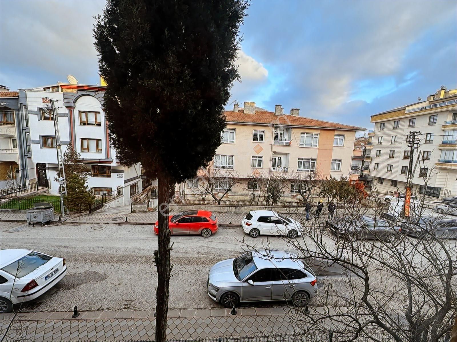 Altın Anahtardan Yunus Emre Cd.yakını Katta Ön Cephe - Görsel 12