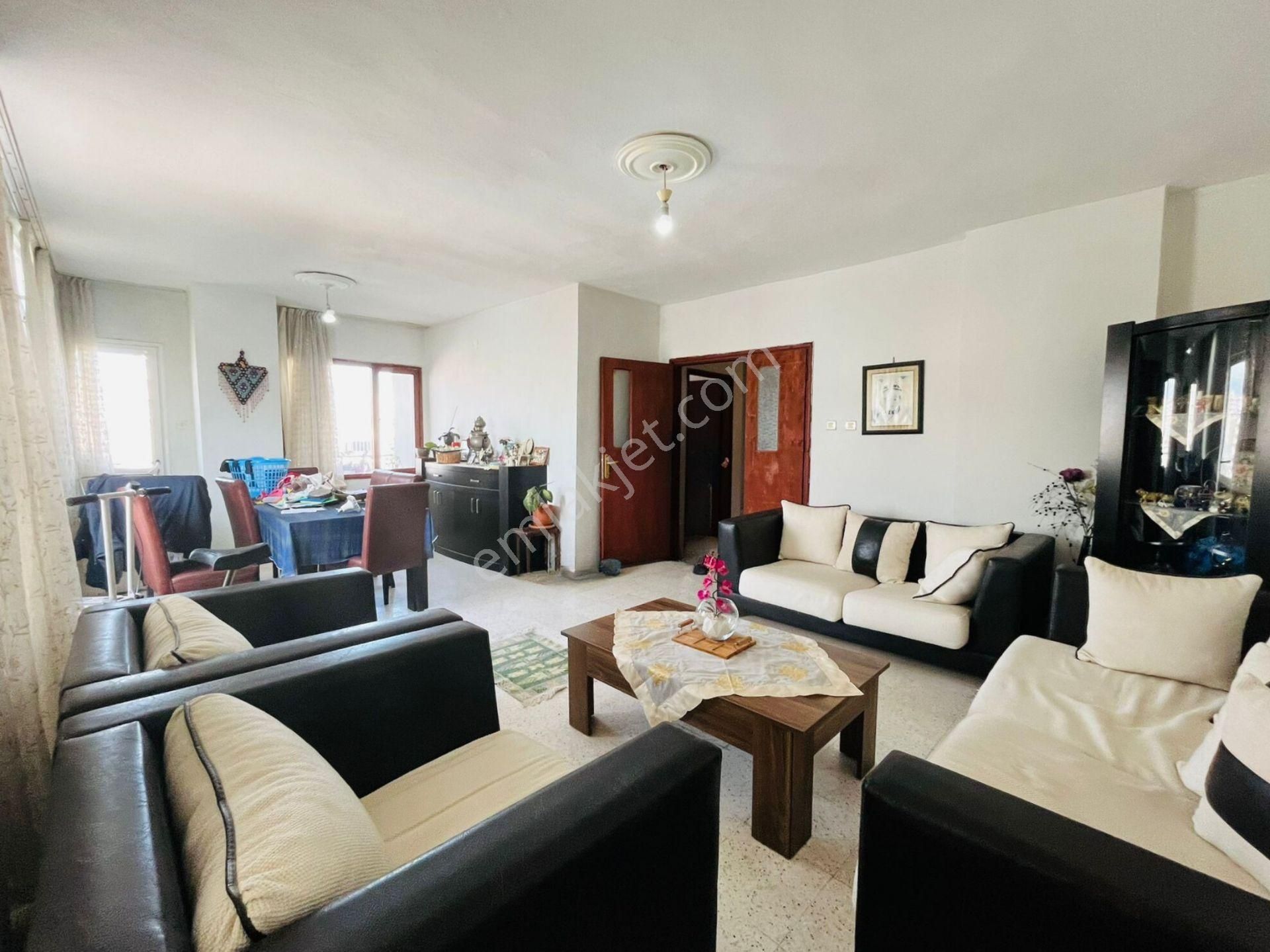 Ethereal'den Menderes Mah.'de Cepheleri Açık B. Mutfaklı 3+1