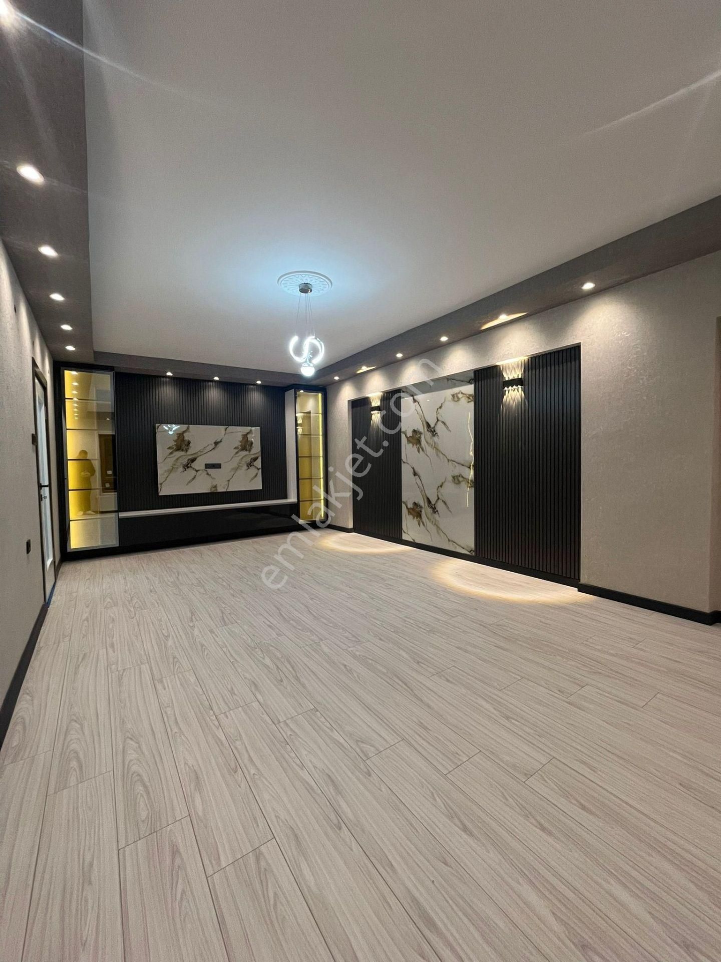 Atapark Yakını Katta Yapılı Geniş M2 4+1 - Görsel 2