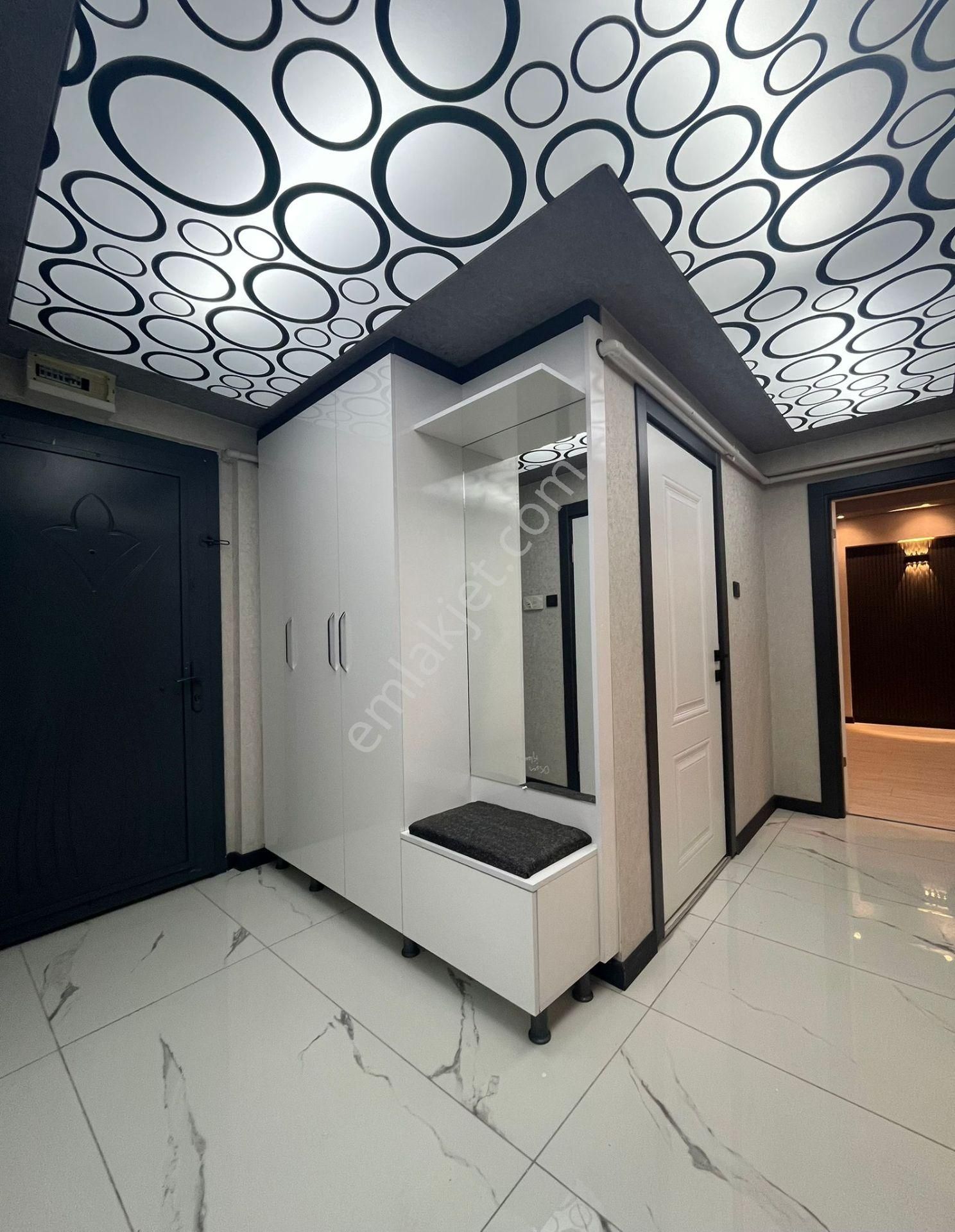 Atapark Yakını Katta Yapılı Geniş M2 4+1