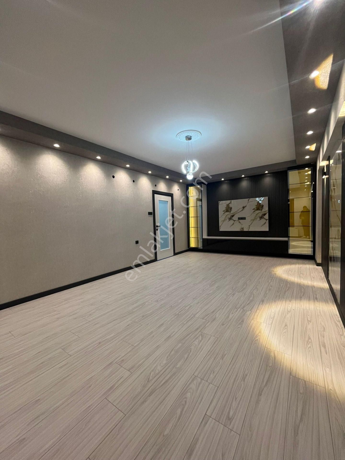 Atapark Yakını Katta Yapılı Geniş M2 4+1 - Görsel 3