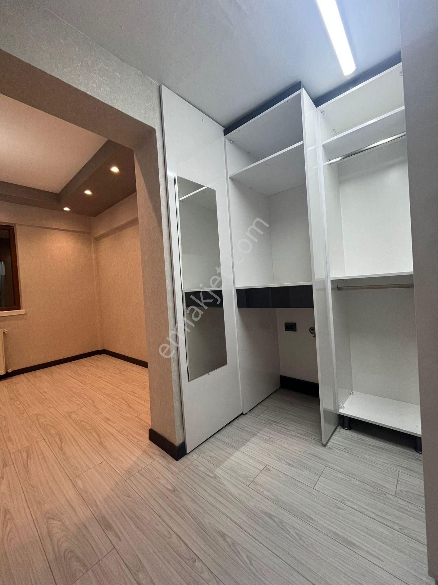 Atapark Yakını Katta Yapılı Geniş M2 4+1 - Görsel 16