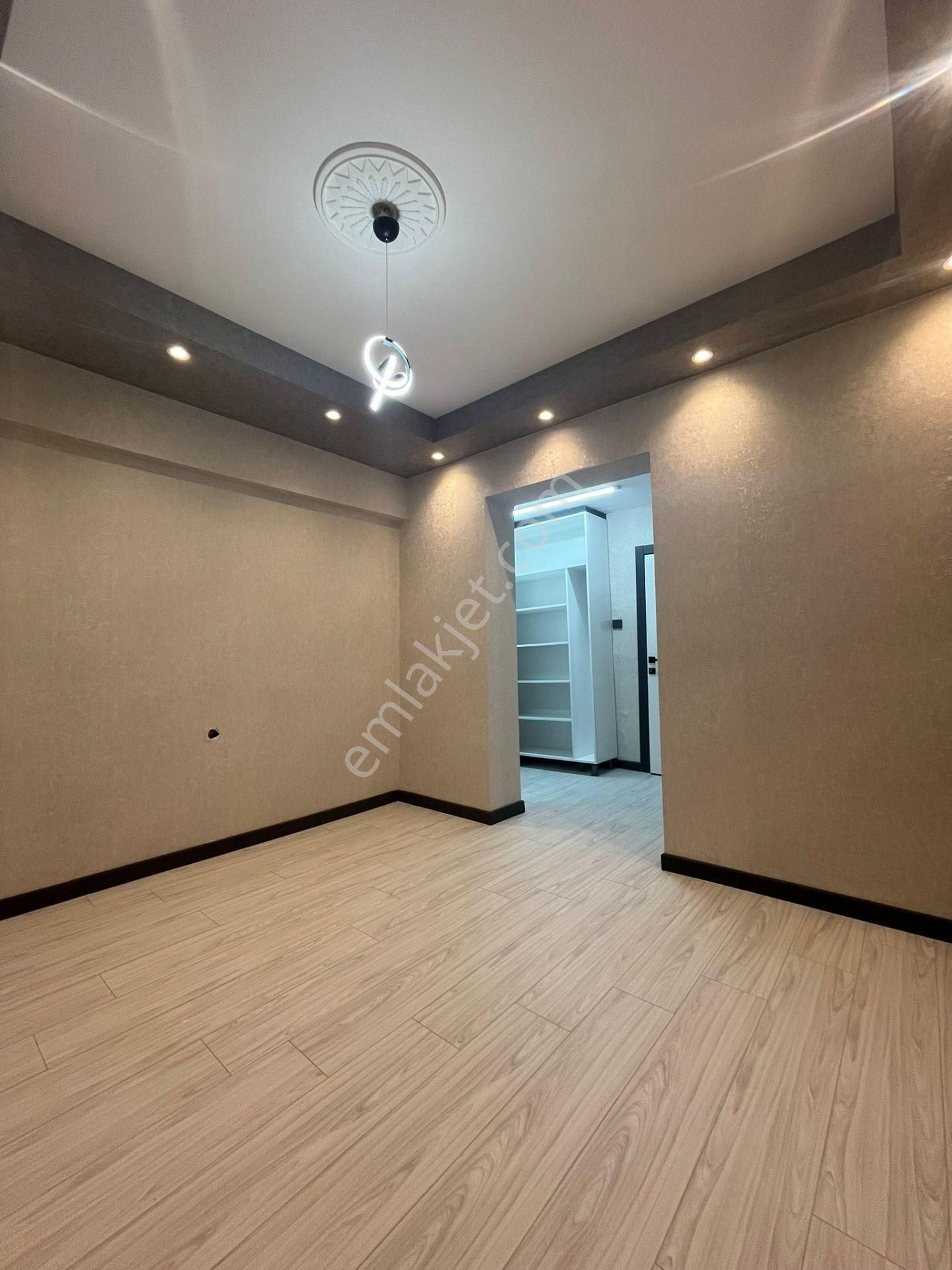 Atapark Yakını Katta Yapılı Geniş M2 4+1 - Görsel 13