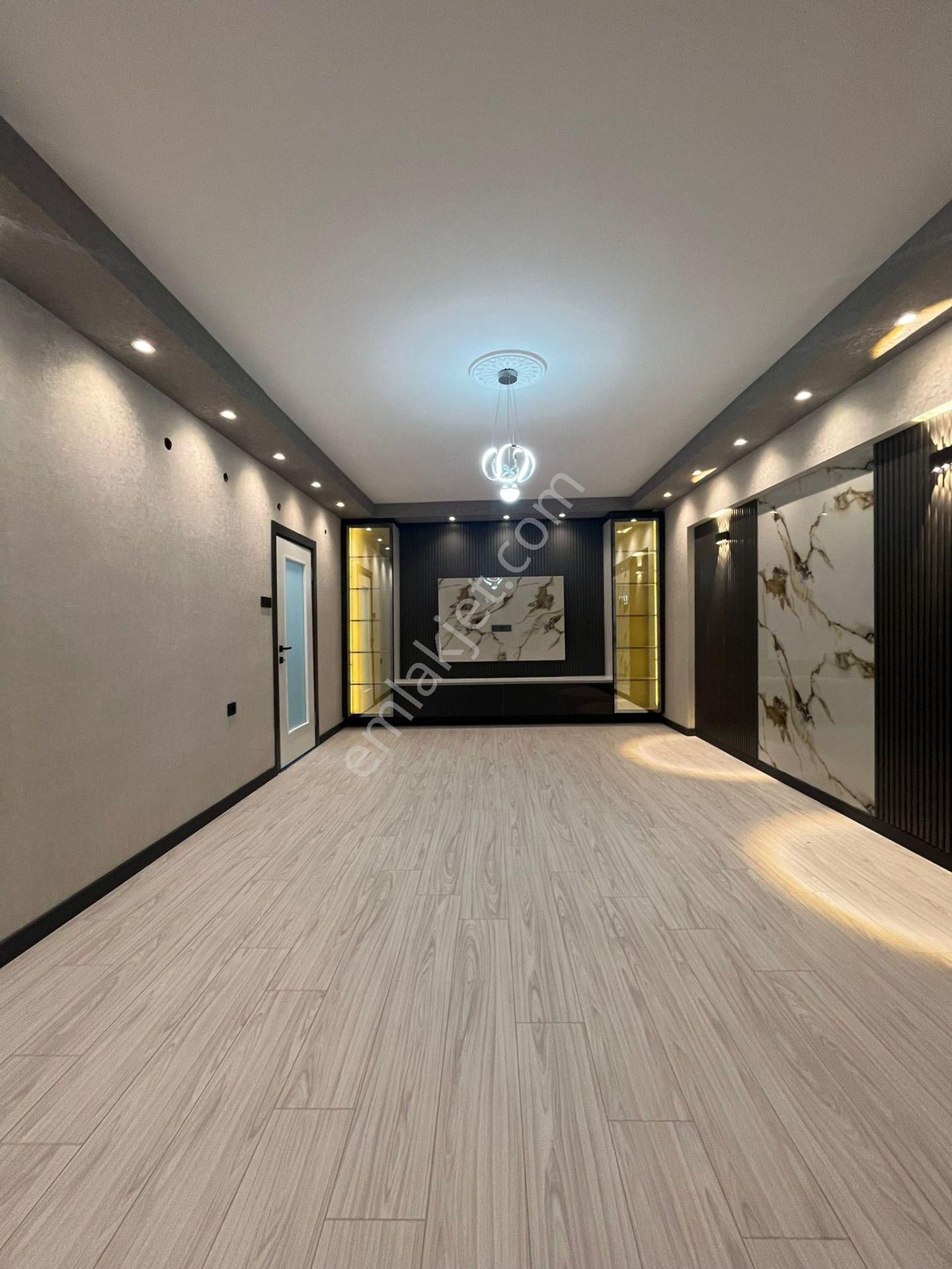 Atapark Yakını Katta Yapılı Geniş M2 4+1 - Görsel 4